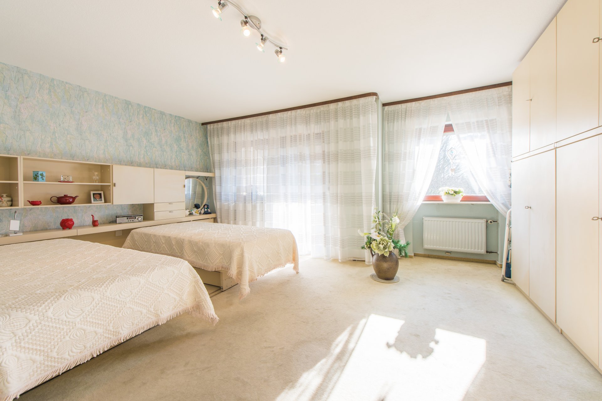 Aus dem großen Elternschlafzimmer könnte man auch zwei Kinderzimmer machen - Oliver Reifferscheid - Immobilienmakler Darmstadt
