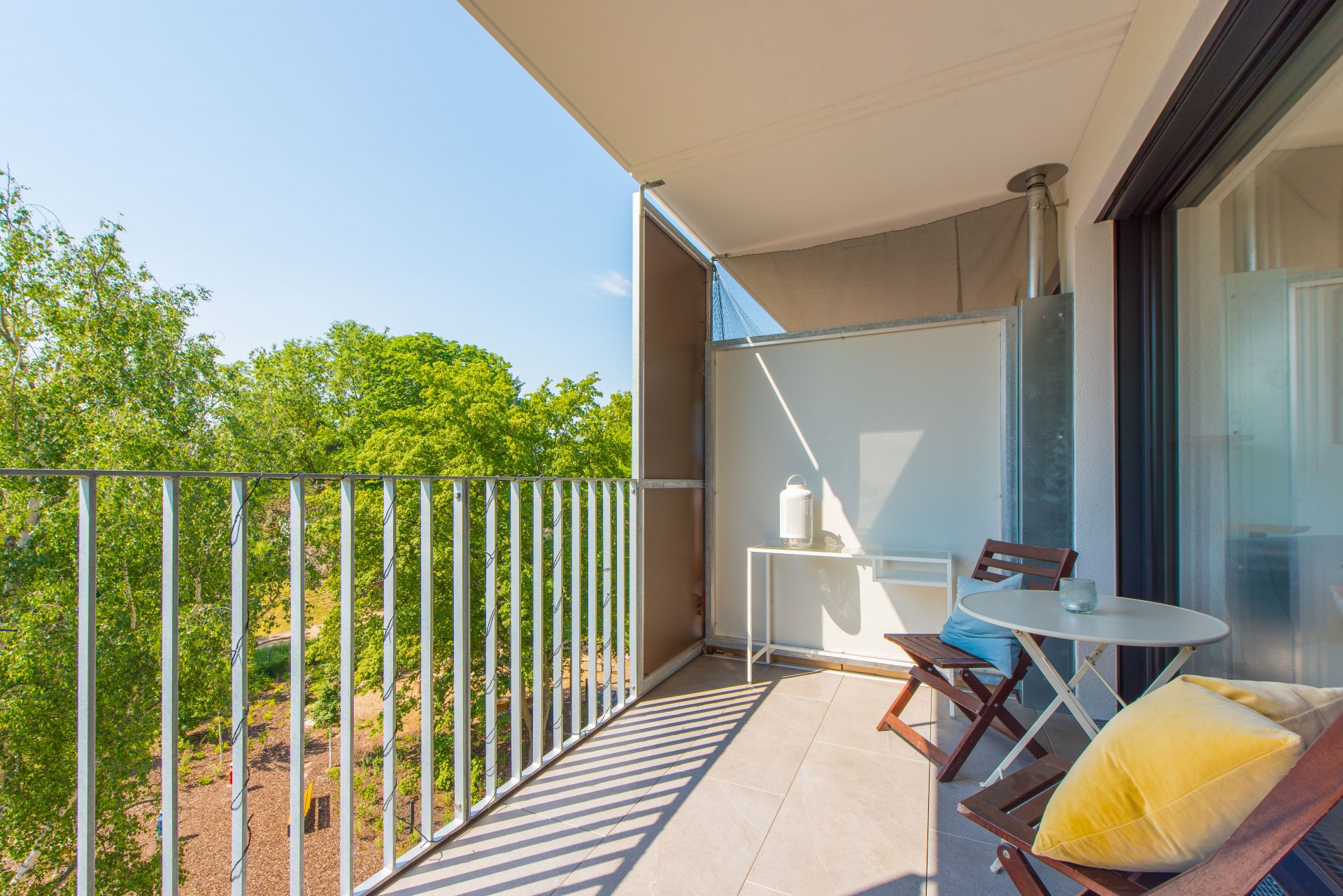 Großer, überdachter Balkon - Oliver Reifferscheid - Immobilienmakler Darmstadt