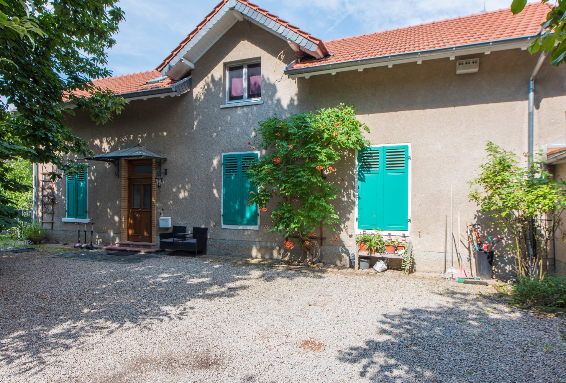 Bewohnbare Gartenremise auf dem Grundstück, in den 90ern saniert - Oliver Reifferscheid - Immobilienmakler Darmstadt