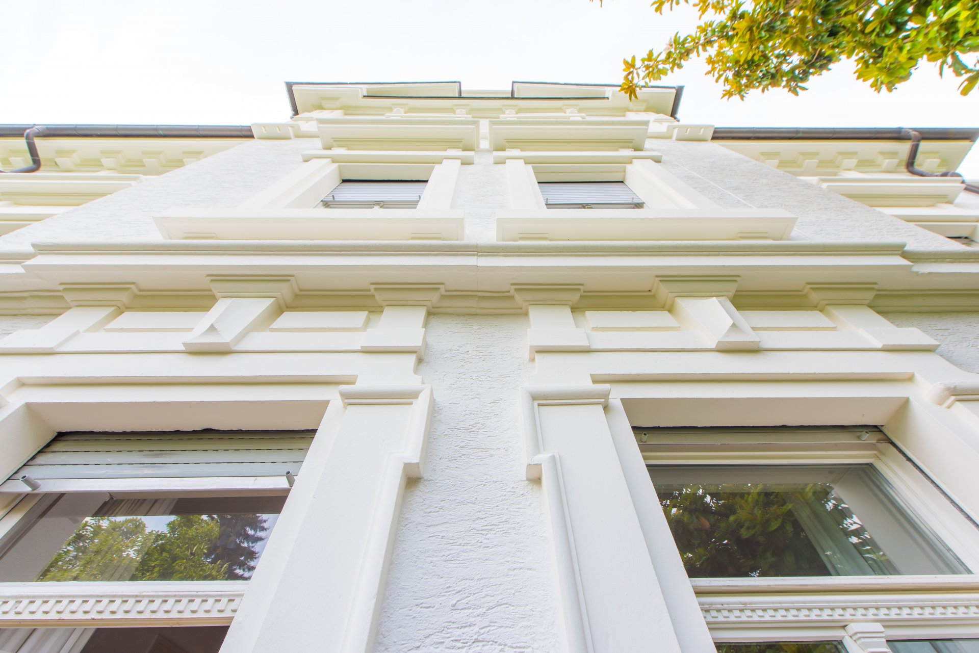 Zweispänniger Mittelrisalit mit historischen Details - Oliver Reifferscheid - Immobilienmakler Darmstadt