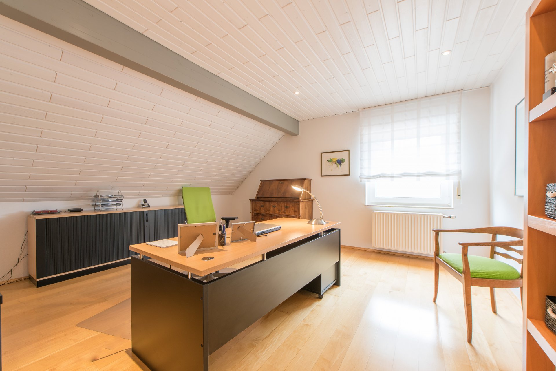 Kinderzimmer 2 mit Parkett - Oliver Reifferscheid - Immobilienmakler Darmstadt