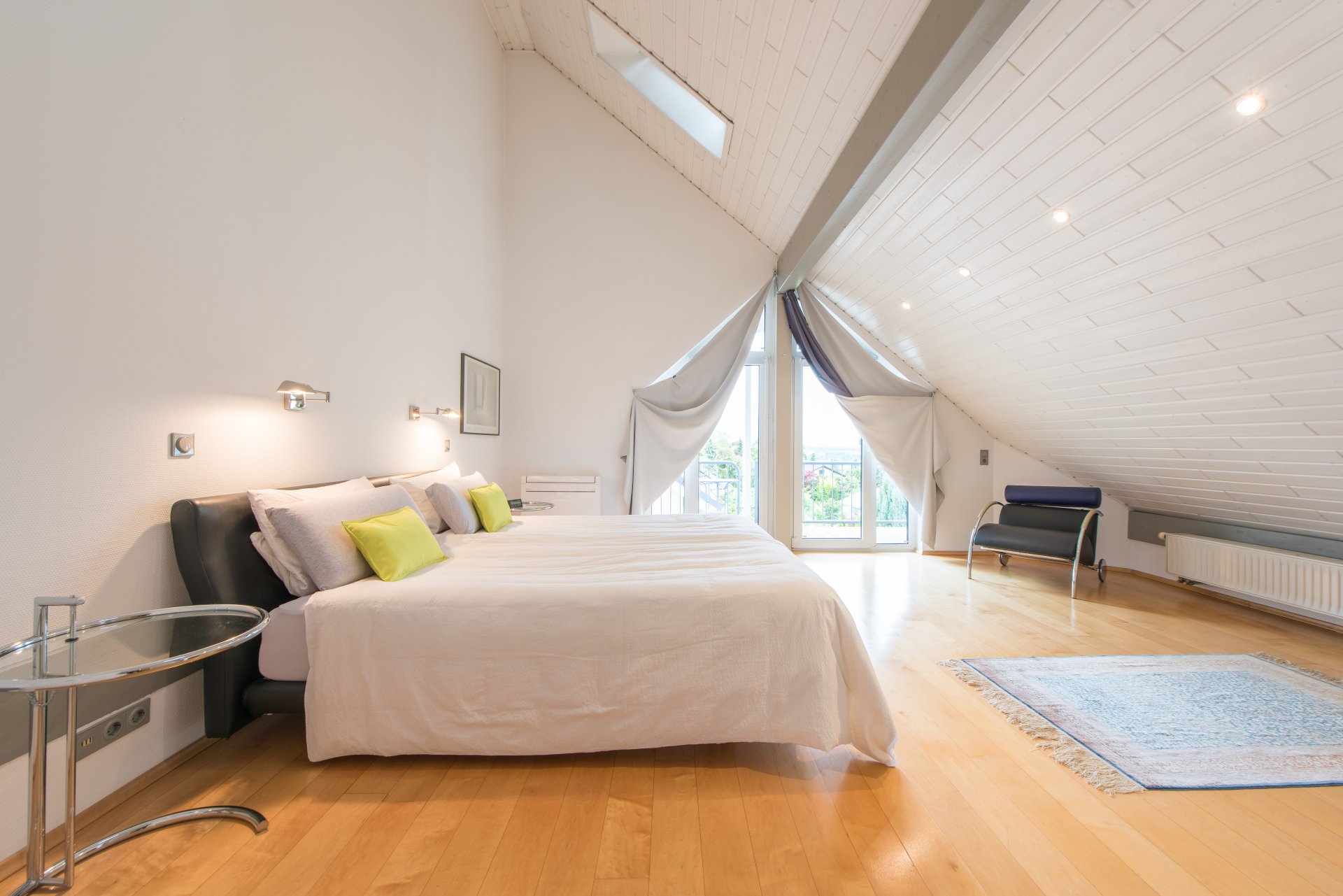 Elternsuite mit riesiger Überhöhe, Blick und Balkon - Oliver Reifferscheid - Immobilienmakler Darmstadt