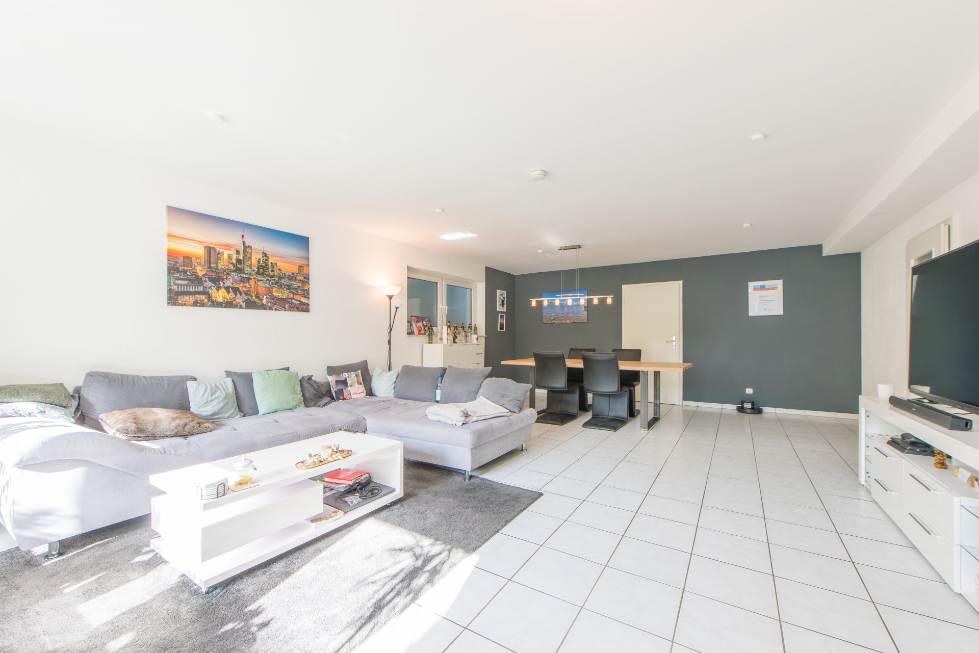 Wirklich großes Wohnzimmer - Oliver Reifferscheid - Immobilienmakler Darmstadt