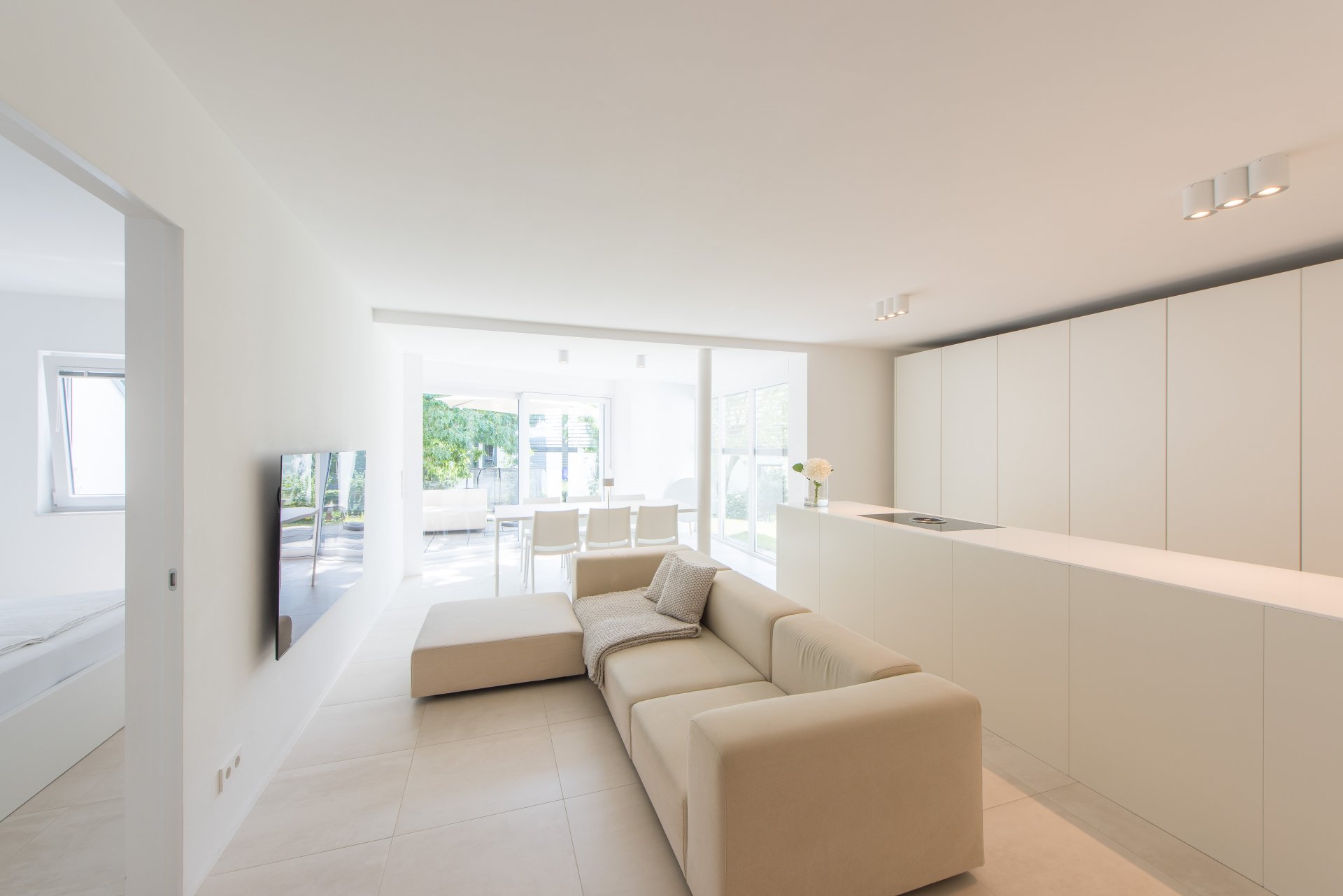 Bodentiefe Fenster und Türen zur Südwestterrasse - Oliver Reifferscheid - Immobilienmakler Darmstadt