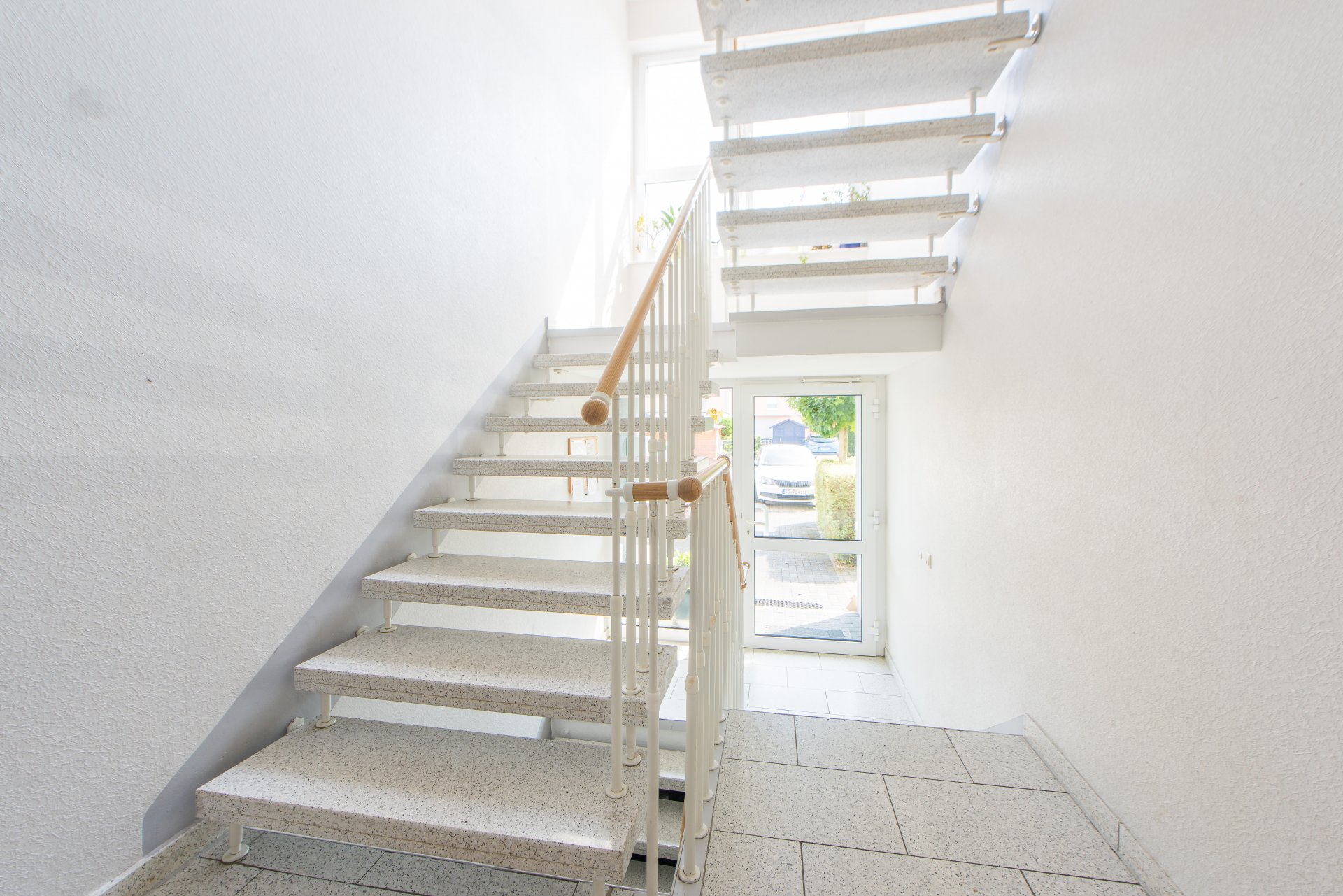 Gepflegtes Treppenhaus - Oliver Reifferscheid - Immobilienmakler Darmstadt