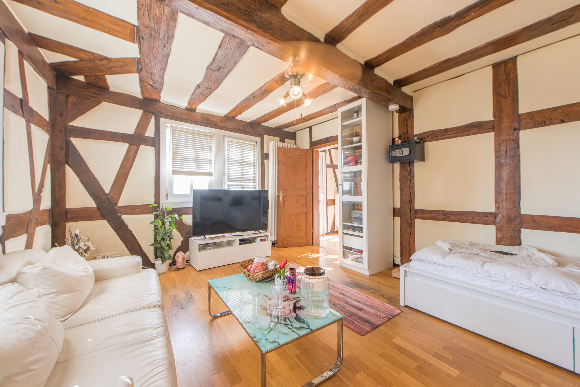 Schlafzimmer mit Parkett - Oliver Reifferscheid - Immobilienmakler Darmstadt