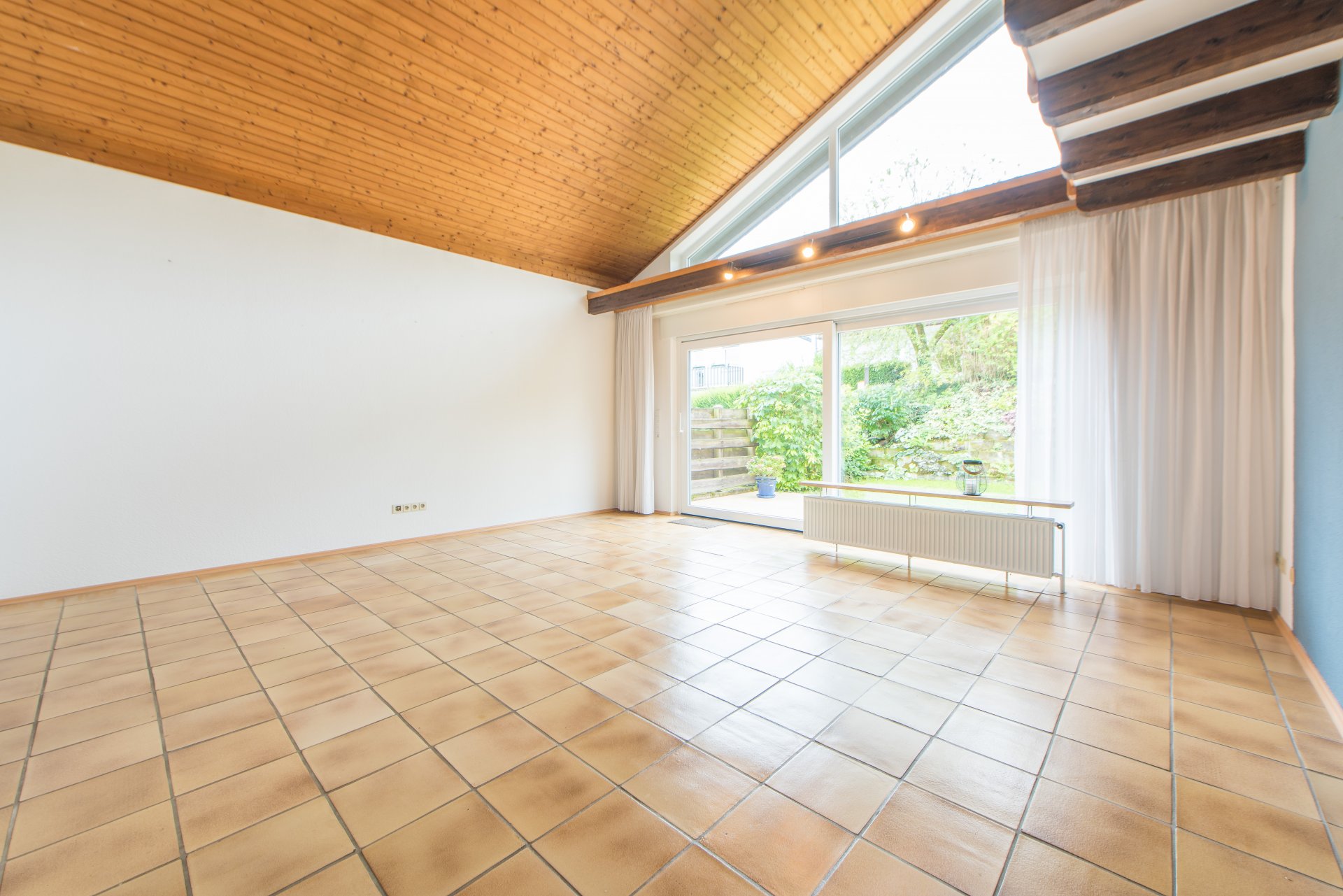 Die Fenster im Haus sind von ca. 2014 - Oliver Reifferscheid - Immobilienmakler Darmstadt