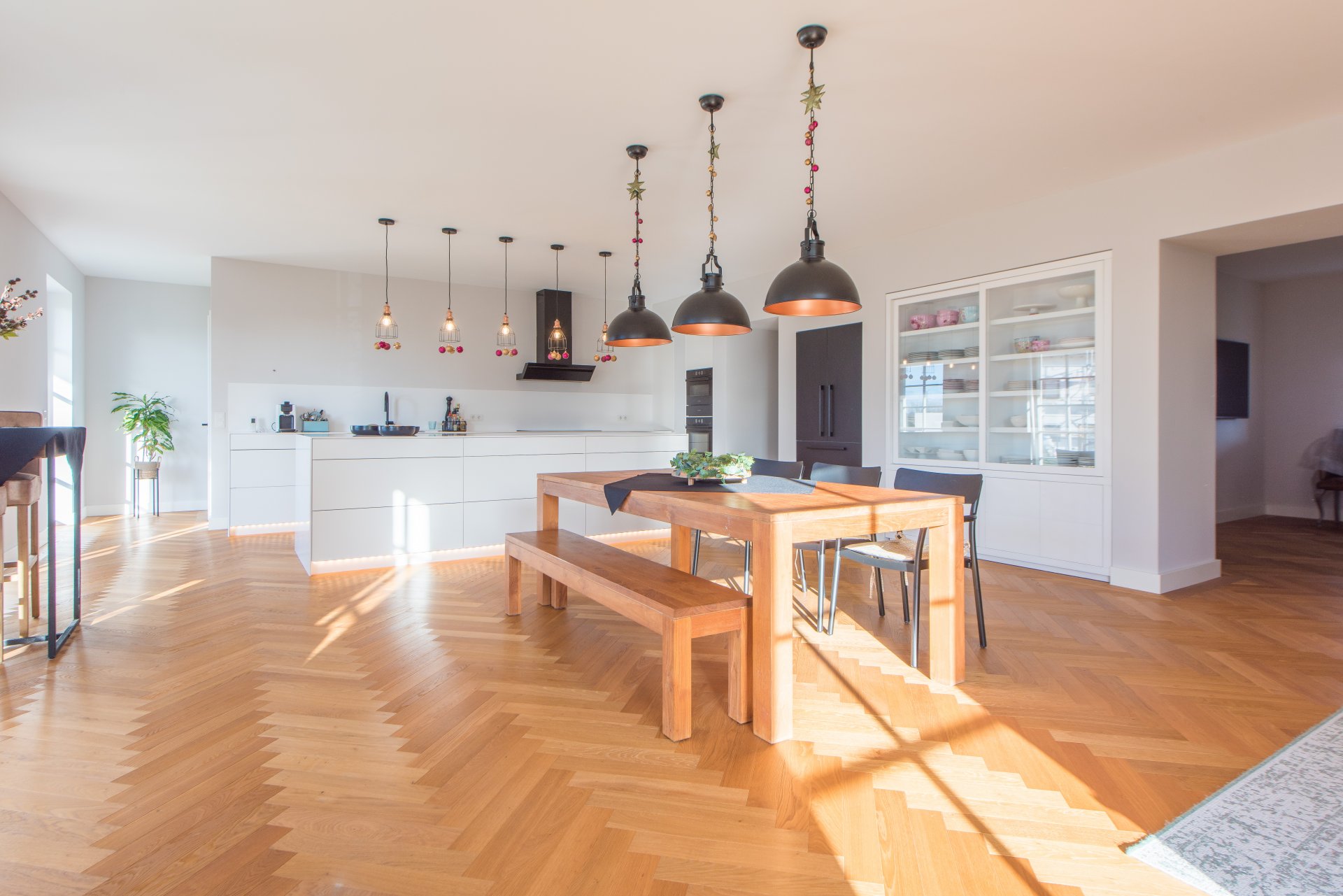 zur Bildergalerie Griesheim - Großartige, neuwertige und sehr effiziente Villa mit Wärmepumpen, vielen Zimmern, sowie hochwertiger Ausstattung, 6 Bäder