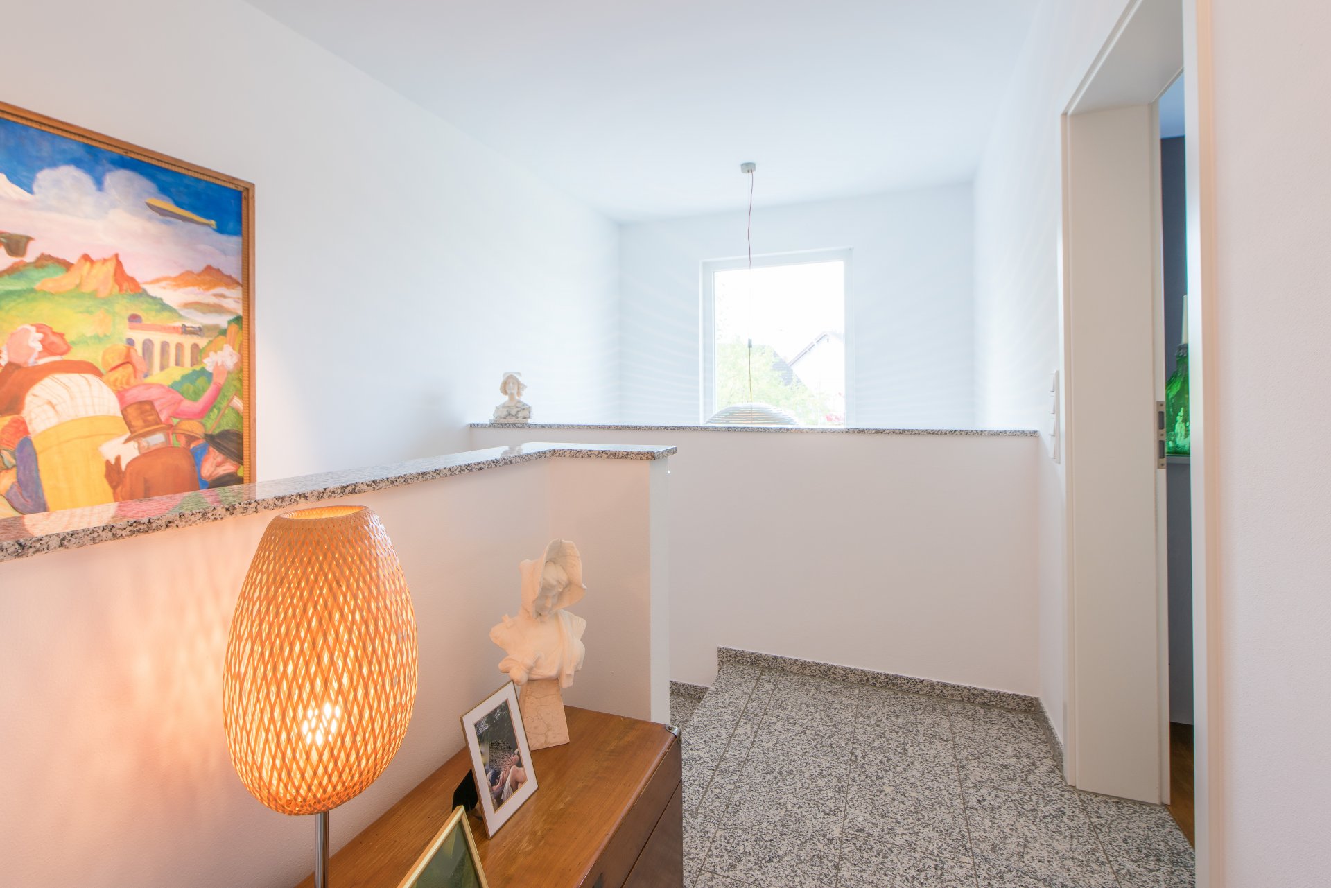 Heller Flur im 1. OG - Oliver Reifferscheid - Immobilienmakler Darmstadt