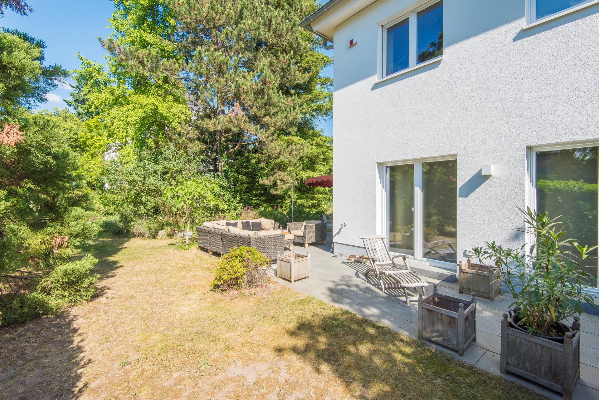 Westterrasse für das Feierabendbierchen - Oliver Reifferscheid - Immobilienmakler Darmstadt