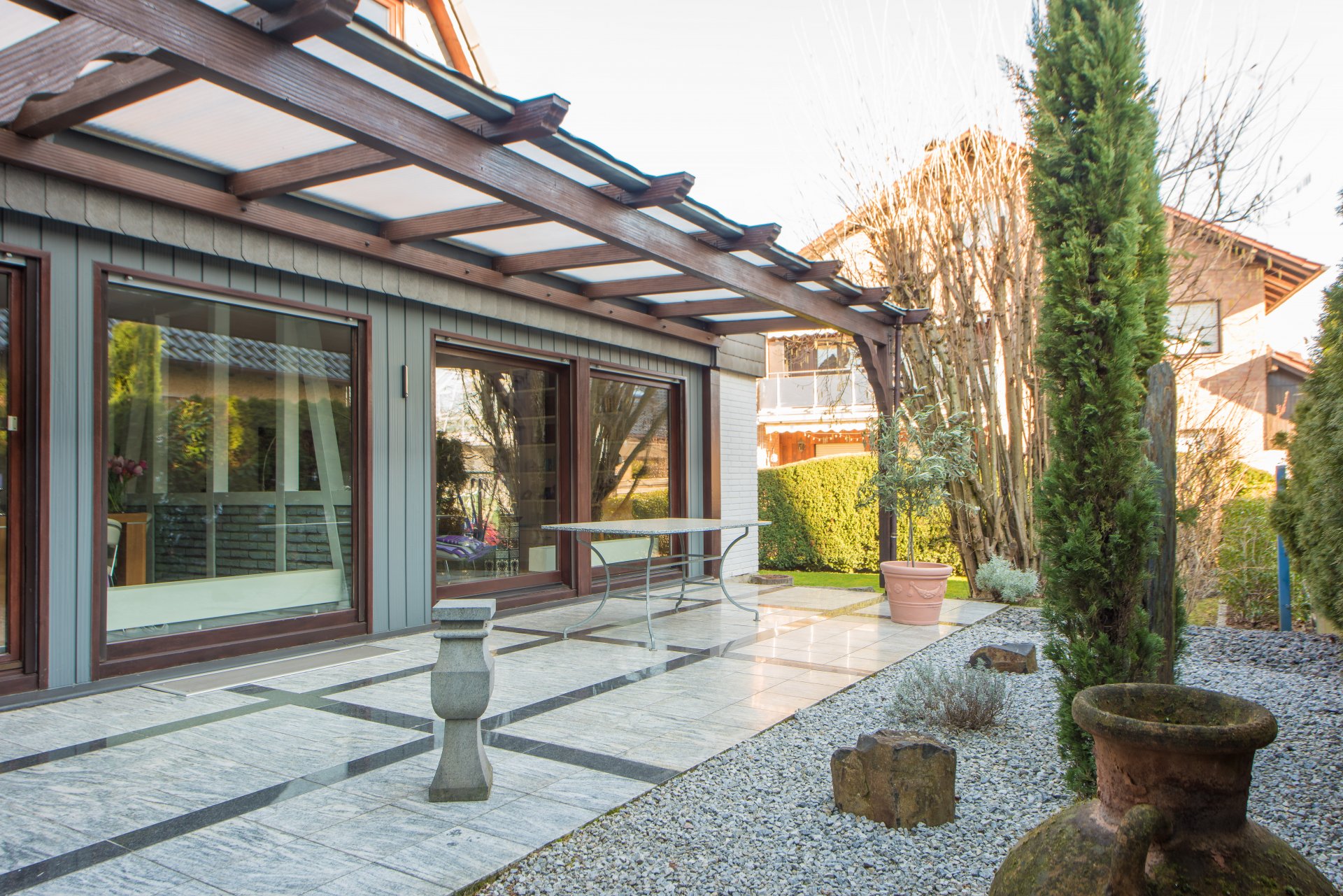 Große Fenster zur Südterrasse - Oliver Reifferscheid - Immobilienmakler Darmstadt