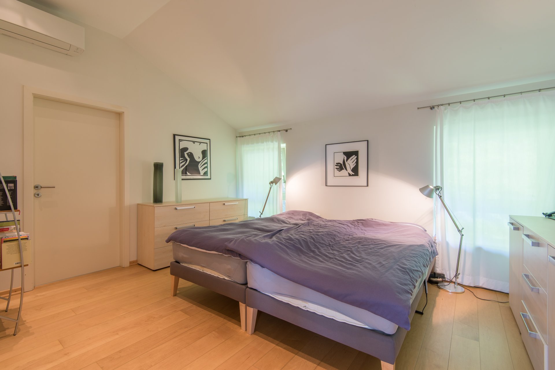 Schlafzimmer der Elternsuite mit Klimaanlage - Oliver Reifferscheid - Immobilienmakler Darmstadt
