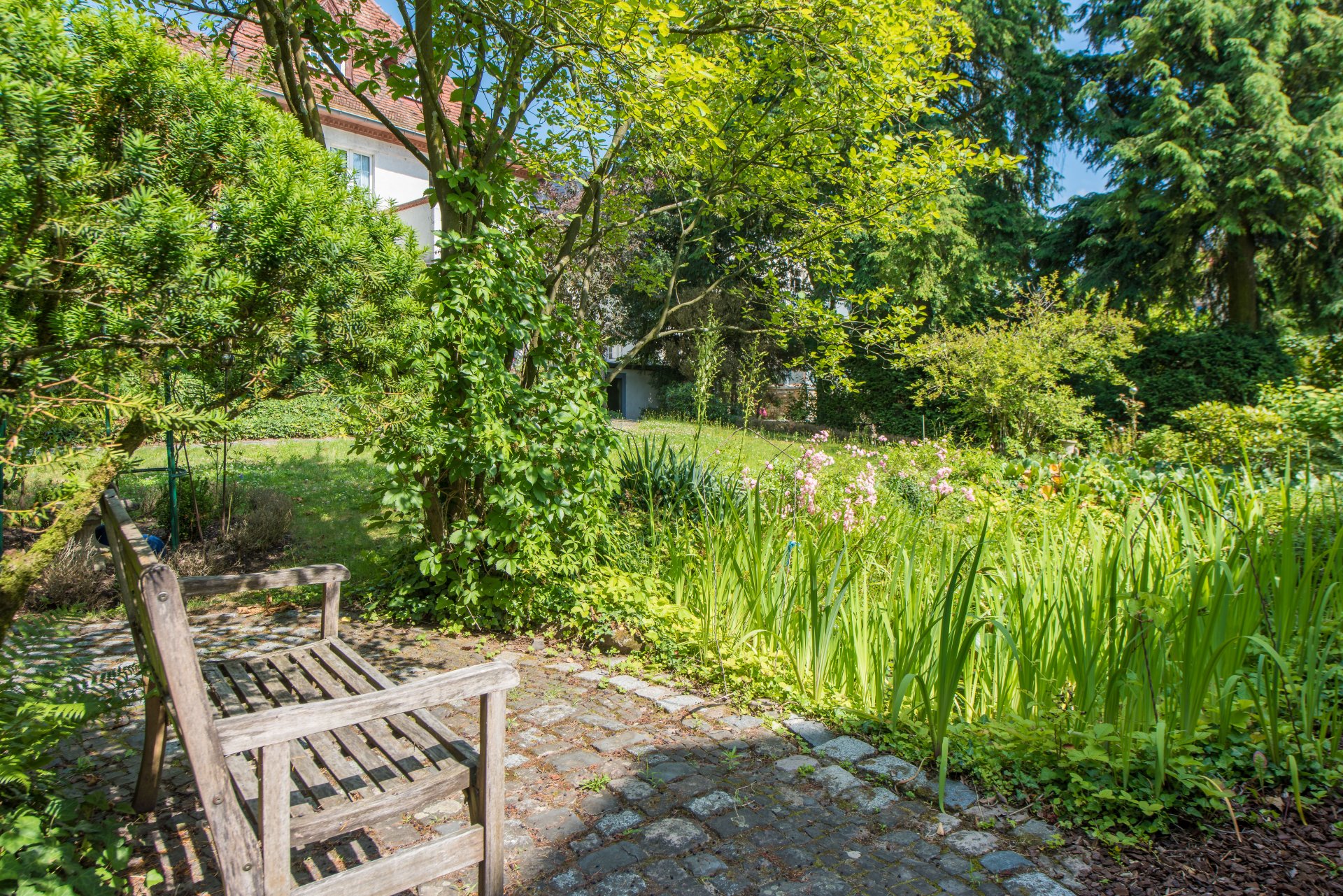 Gartenwege aus Natursteinen - Oliver Reifferscheid - Immobilienmakler Darmstadt