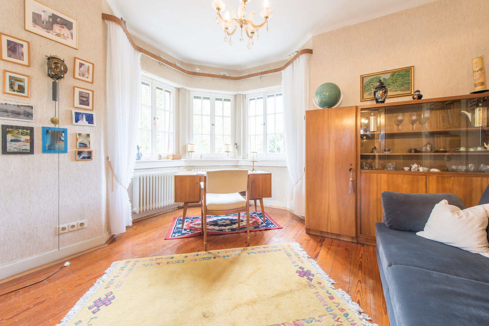 Erkerzimmer im 1. OG mit Dielenboden und erneuerten Fenstern - Oliver Reifferscheid - Immobilienmakler Darmstadt