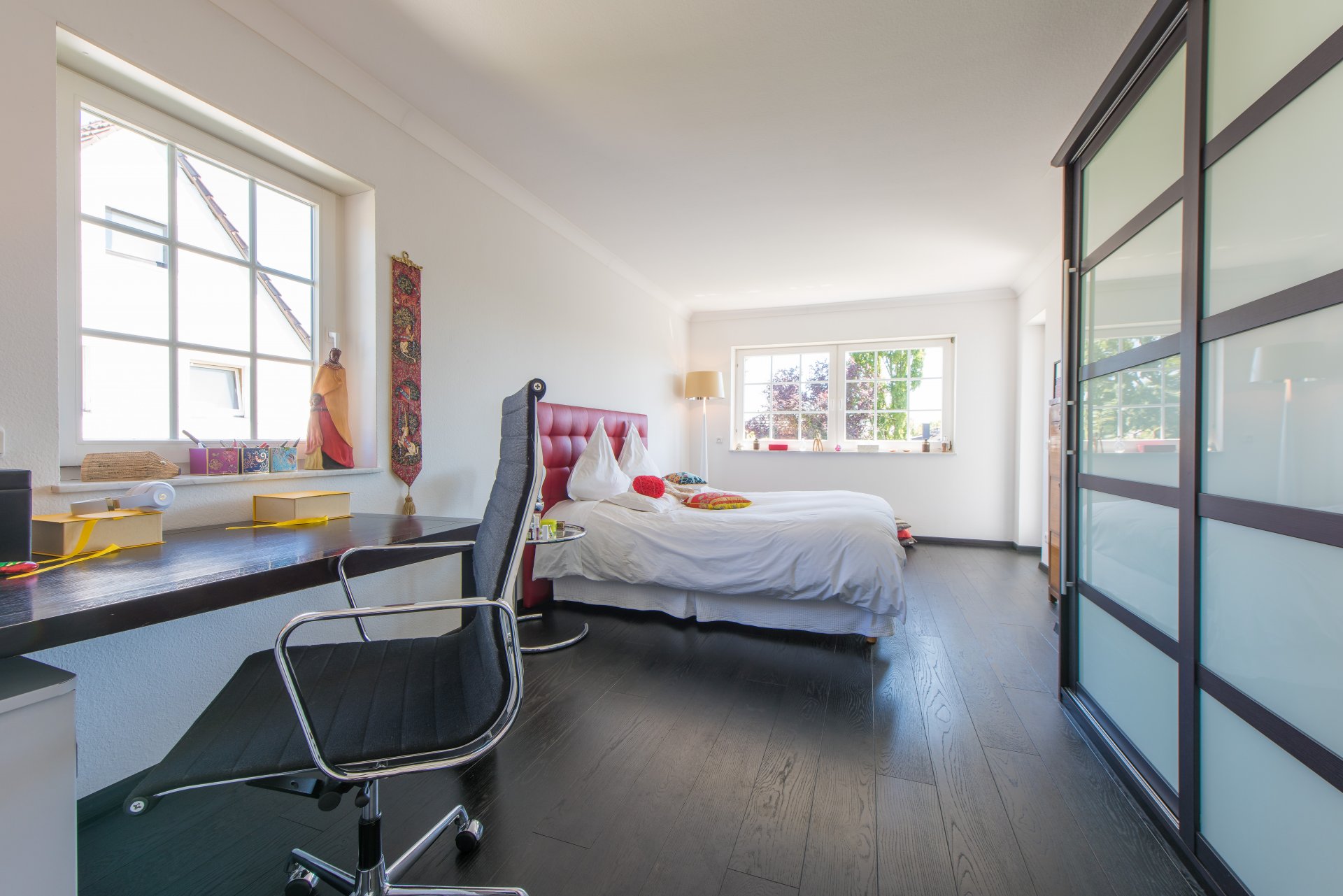 Kinderzimmer mit Tür zum Südbalkon, EDV Verkabelung in fast allen Räumen - Oliver Reifferscheid - Immobilienmakler Darmstadt