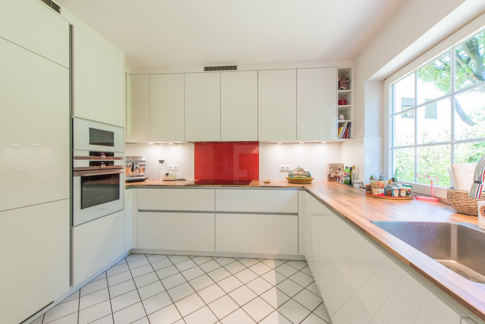 Die Küche zum Neupreis von 32.000,- € ist im Kaufpreis der Villa enthalten - Oliver Reifferscheid - Immobilienmakler Darmstadt