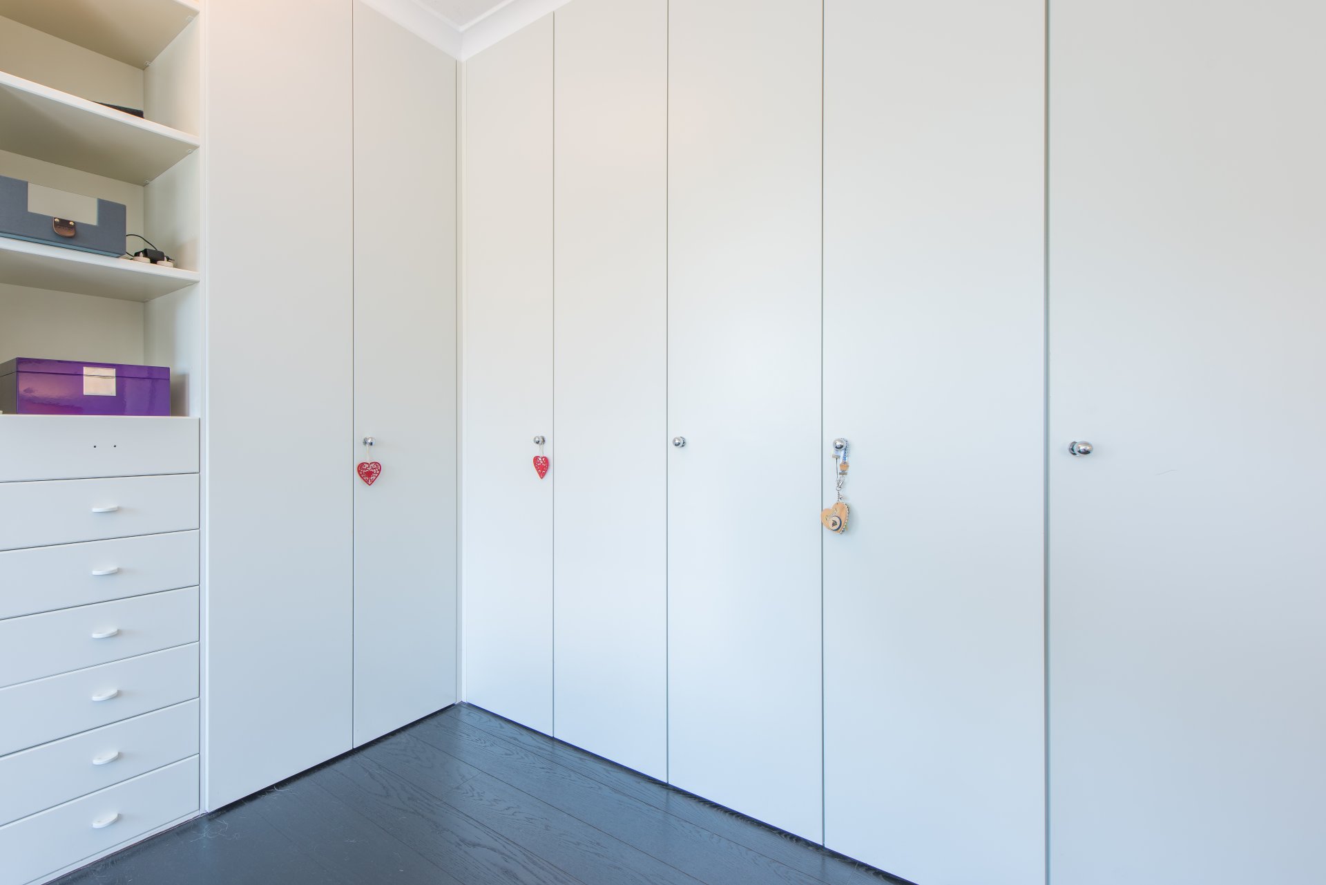 Zahlreiche Schränke in der Ankleide - Oliver Reifferscheid - Immobilienmakler Darmstadt