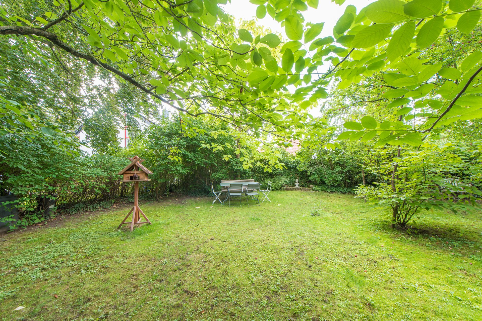 Optimal genutztes Grundstück. Dadurch, dass die Villa ganz vorne steht, ist hinten maximal viel Garten - Oliver Reifferscheid - Immobilienmakler Darmstadt