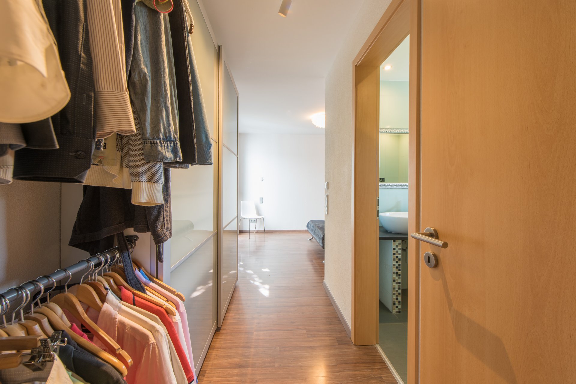 Elternsuite mit Ankleideflur und Bad ensuite - Oliver Reifferscheid - Immobilienmakler Darmstadt