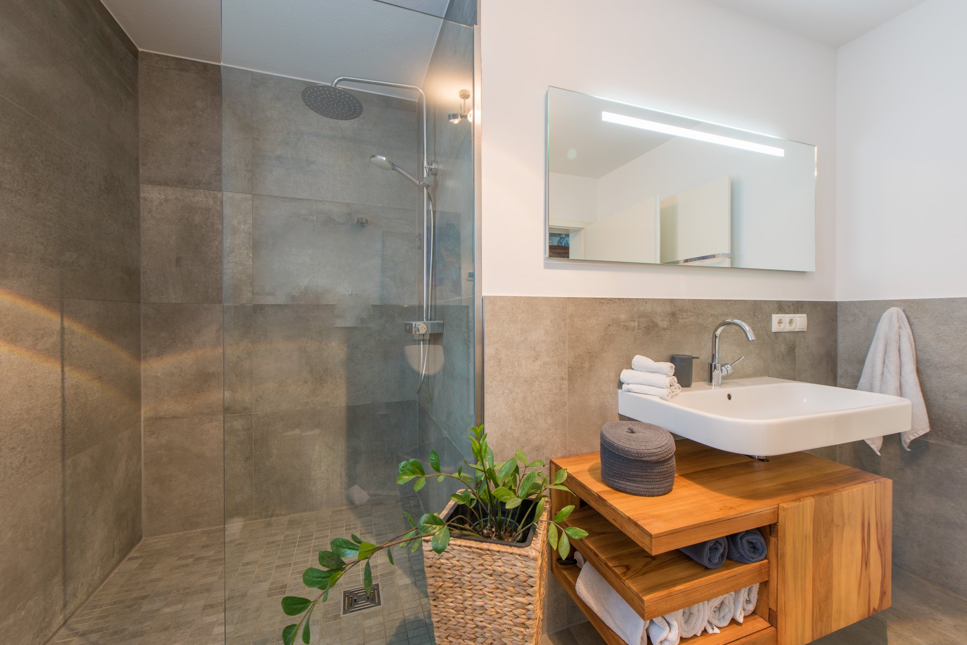 Tageslichtbad im EG - Oliver Reifferscheid - Immobilienmakler Darmstadt