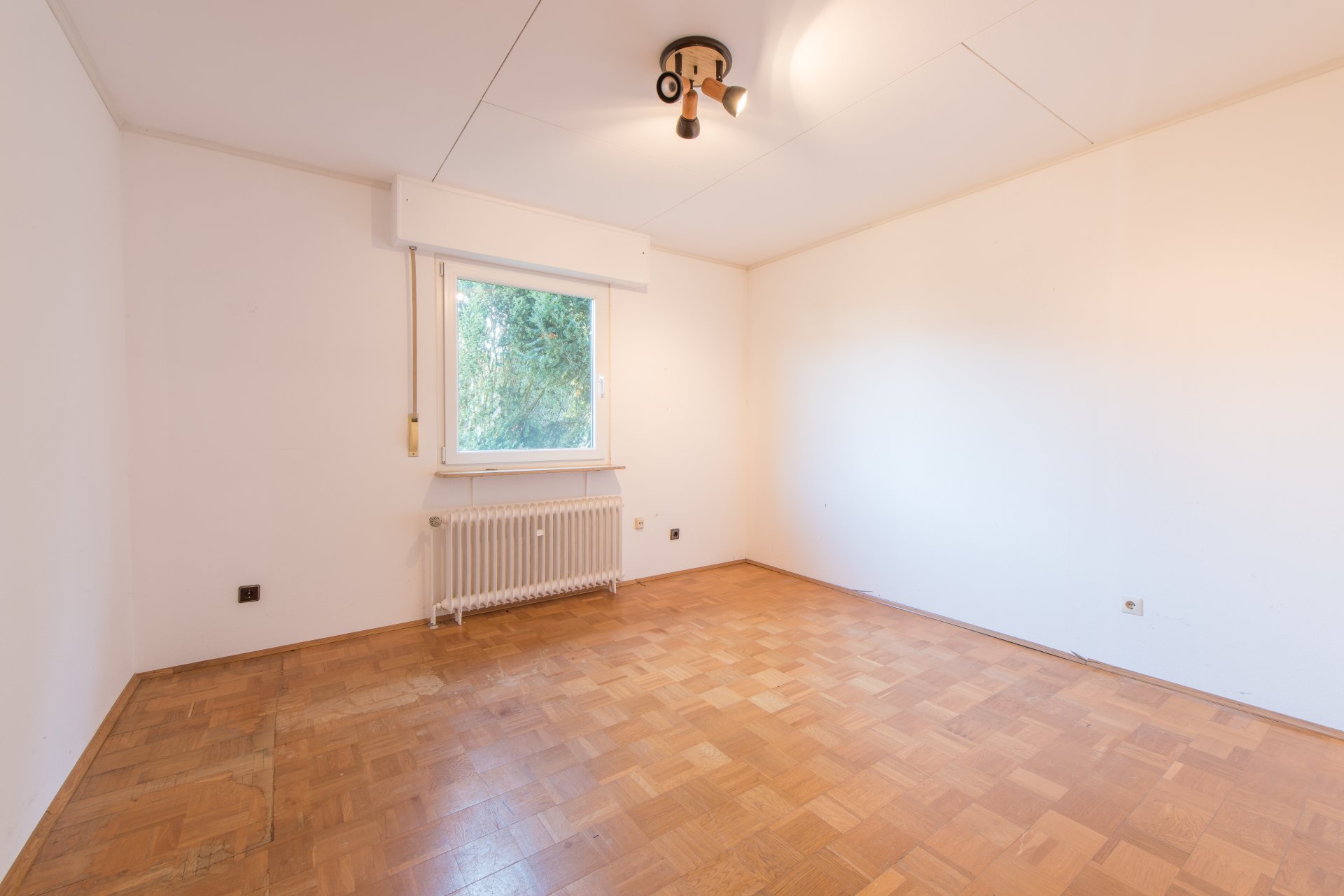 Kinderzimmer im EG, ein weiteres Kinderzimmer oder Homeoffice liegt direkt nebenan - Oliver Reifferscheid - Immobilienmakler Darmstadt