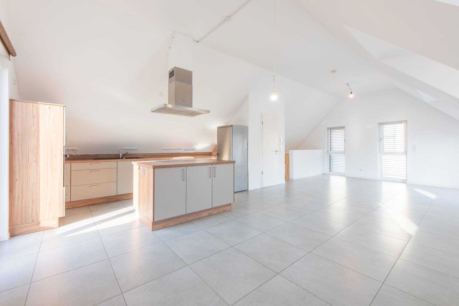 Offenes Essen Kochen Wohnen mit extra Deckenhöhe - Oliver Reifferscheid - Immobilienmakler Darmstadt