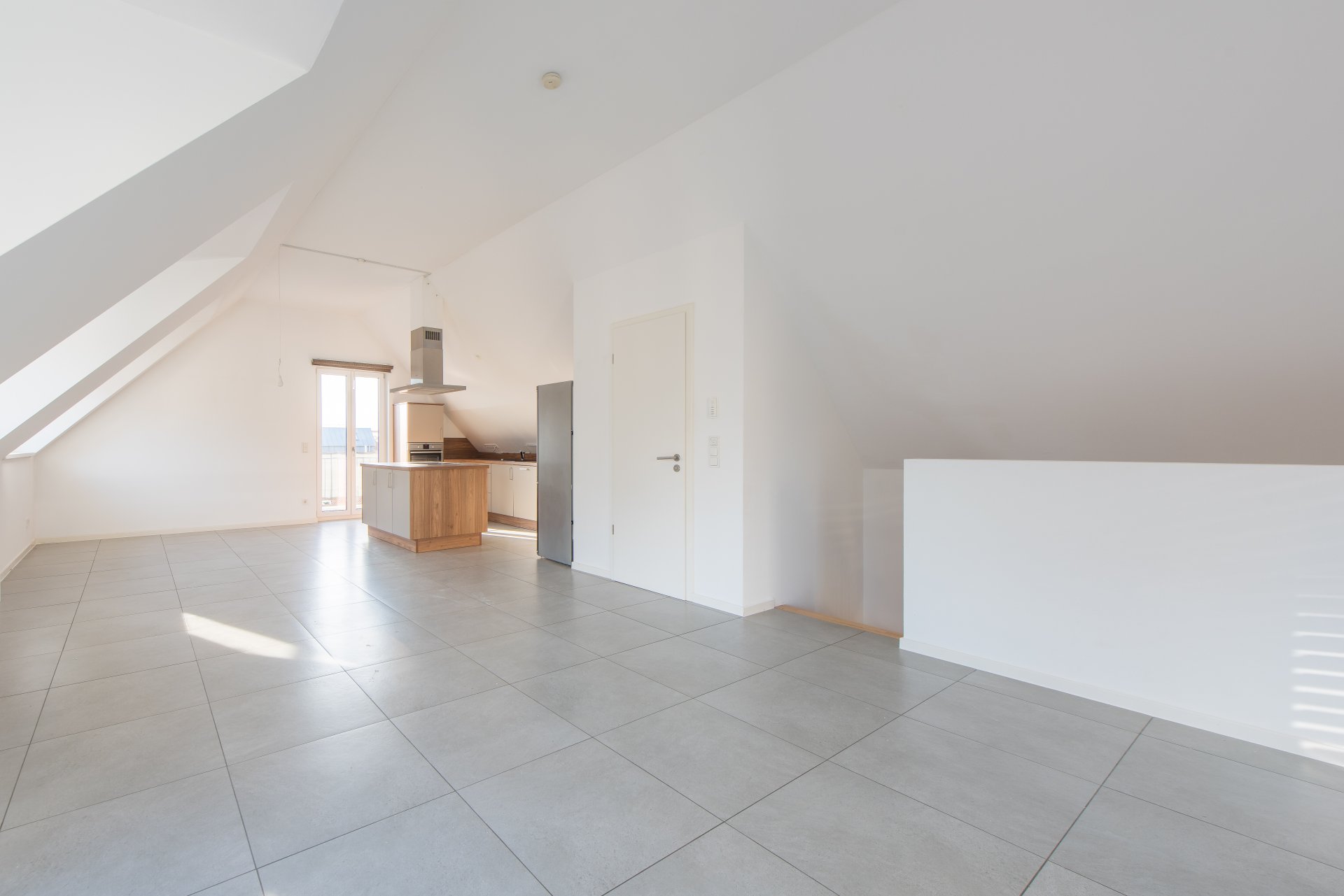 Ca. 3,75 Meter Deckenhöhe - Oliver Reifferscheid - Immobilienmakler Darmstadt