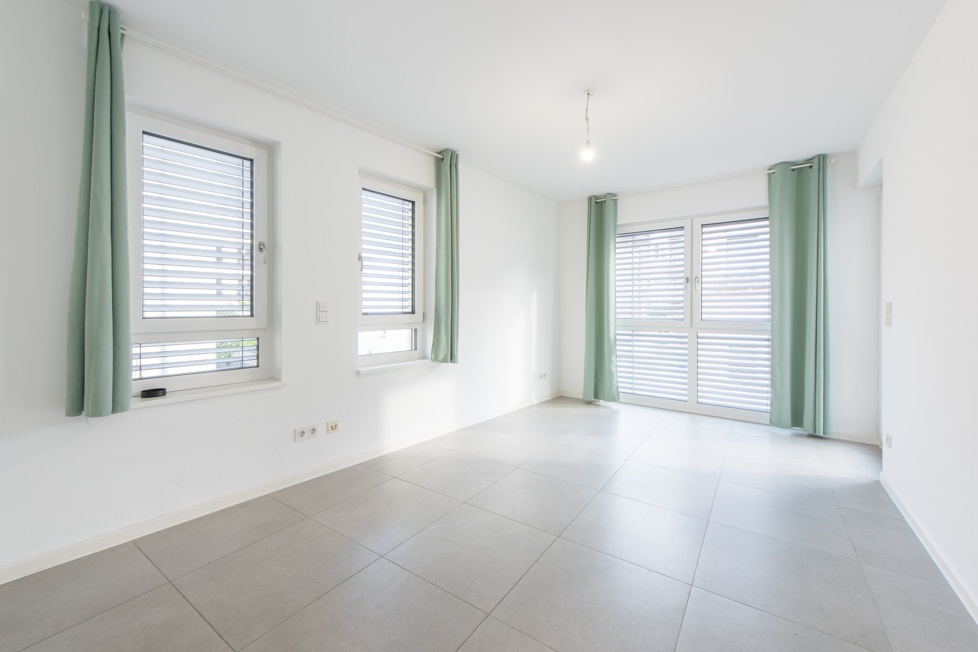 2. großes Schlafzimmer oder Gästezimmer oder Homeoffice - Oliver Reifferscheid - Immobilienmakler Darmstadt