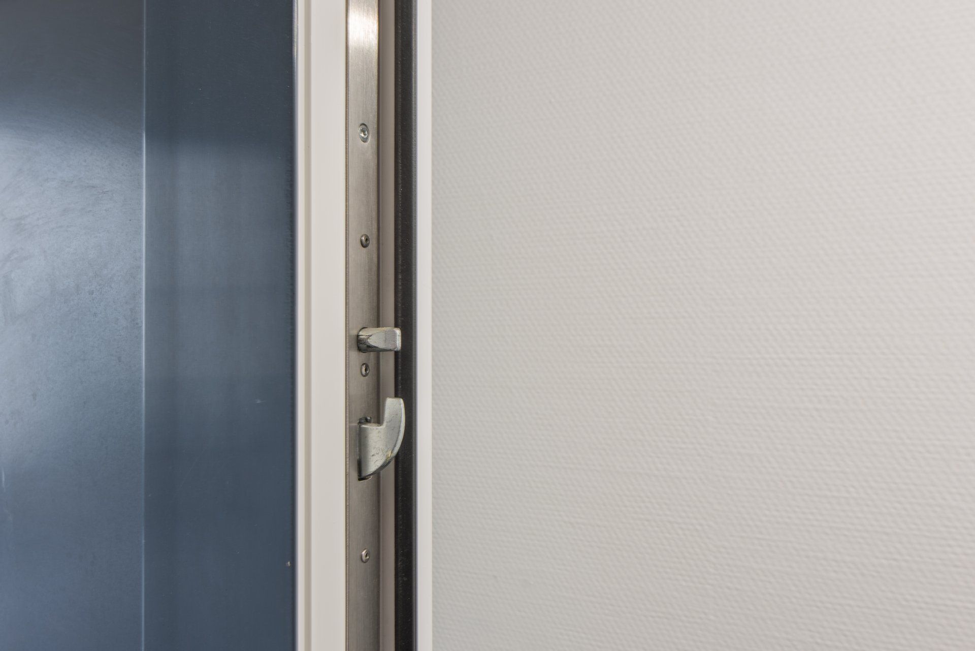 Schwenkhebelverschluss an der Haustür  - Oliver Reifferscheid - Immobilienmakler Darmstadt