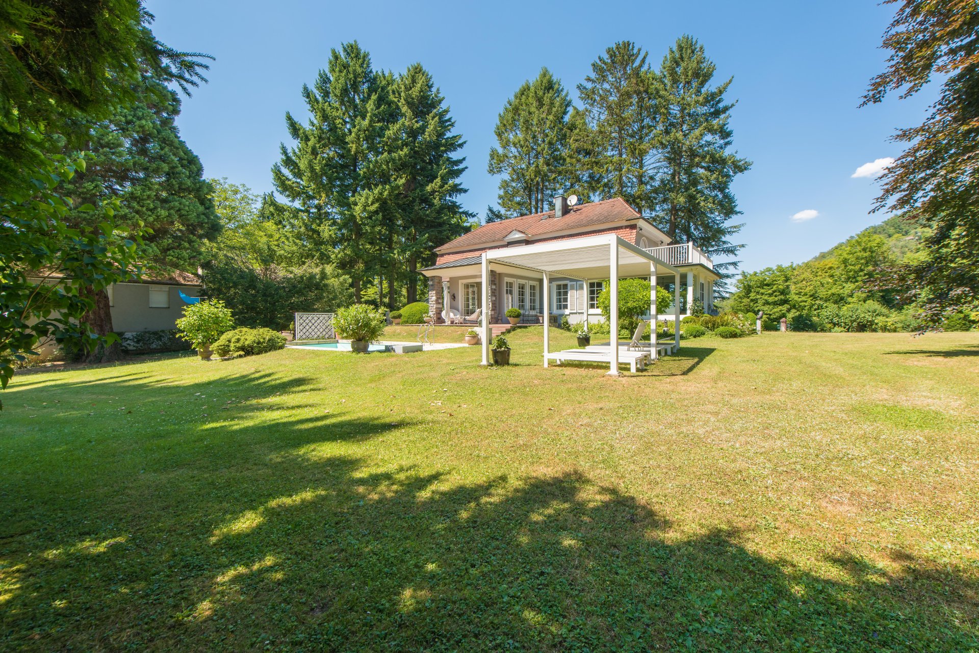 Ein weiteres großes Baufenster beim Gästehaus links - Oliver Reifferscheid - Immobilienmakler Darmstadt