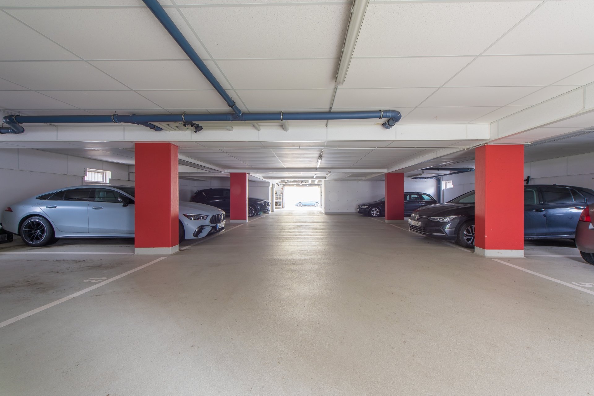 Garage auf Erdgeschossniveau ohne Rampe - Oliver Reifferscheid - Immobilienmakler Darmstadt