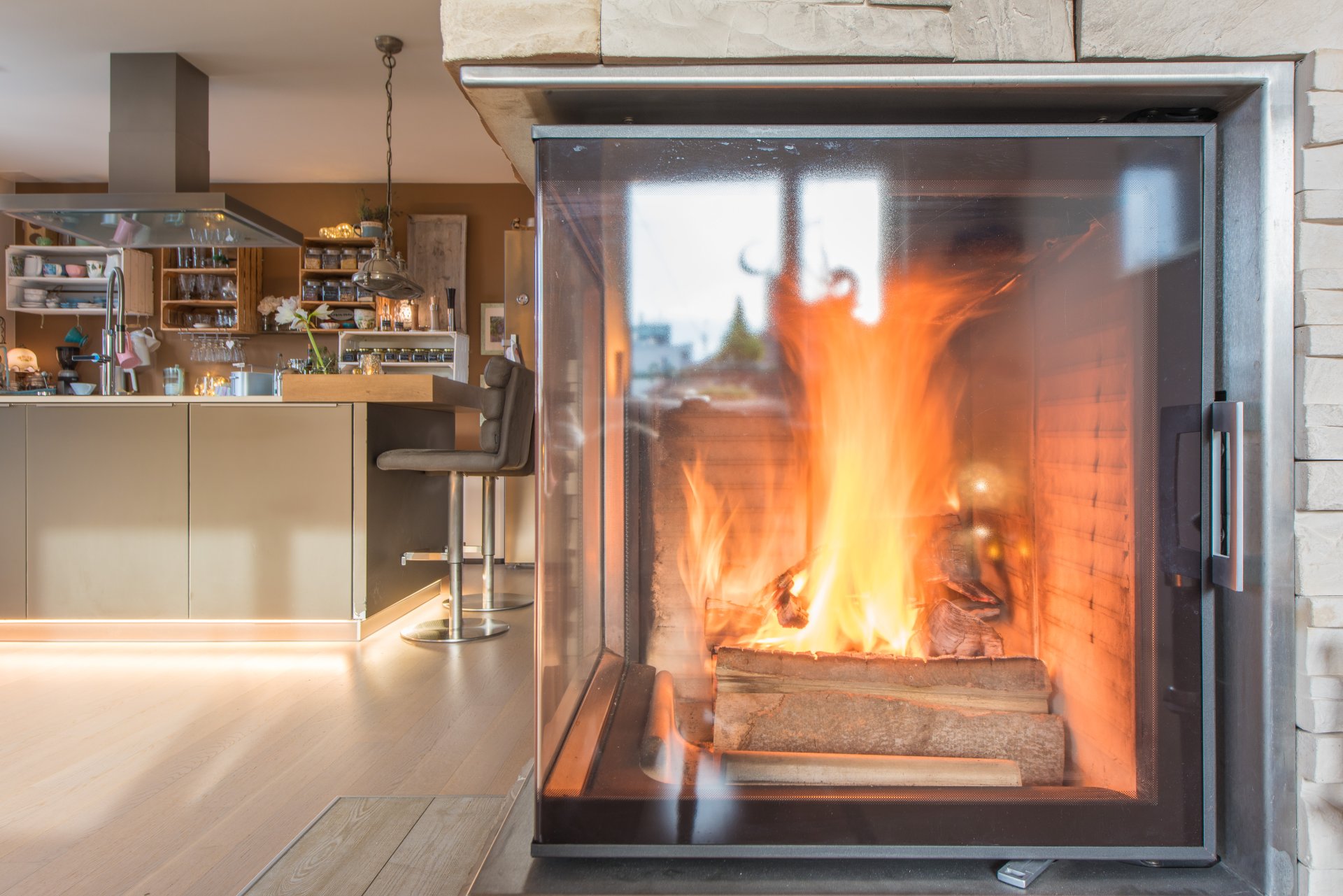 Darmstadt - Penthaus trifft auf Kamin, Küchenblock und Südwestterrasse