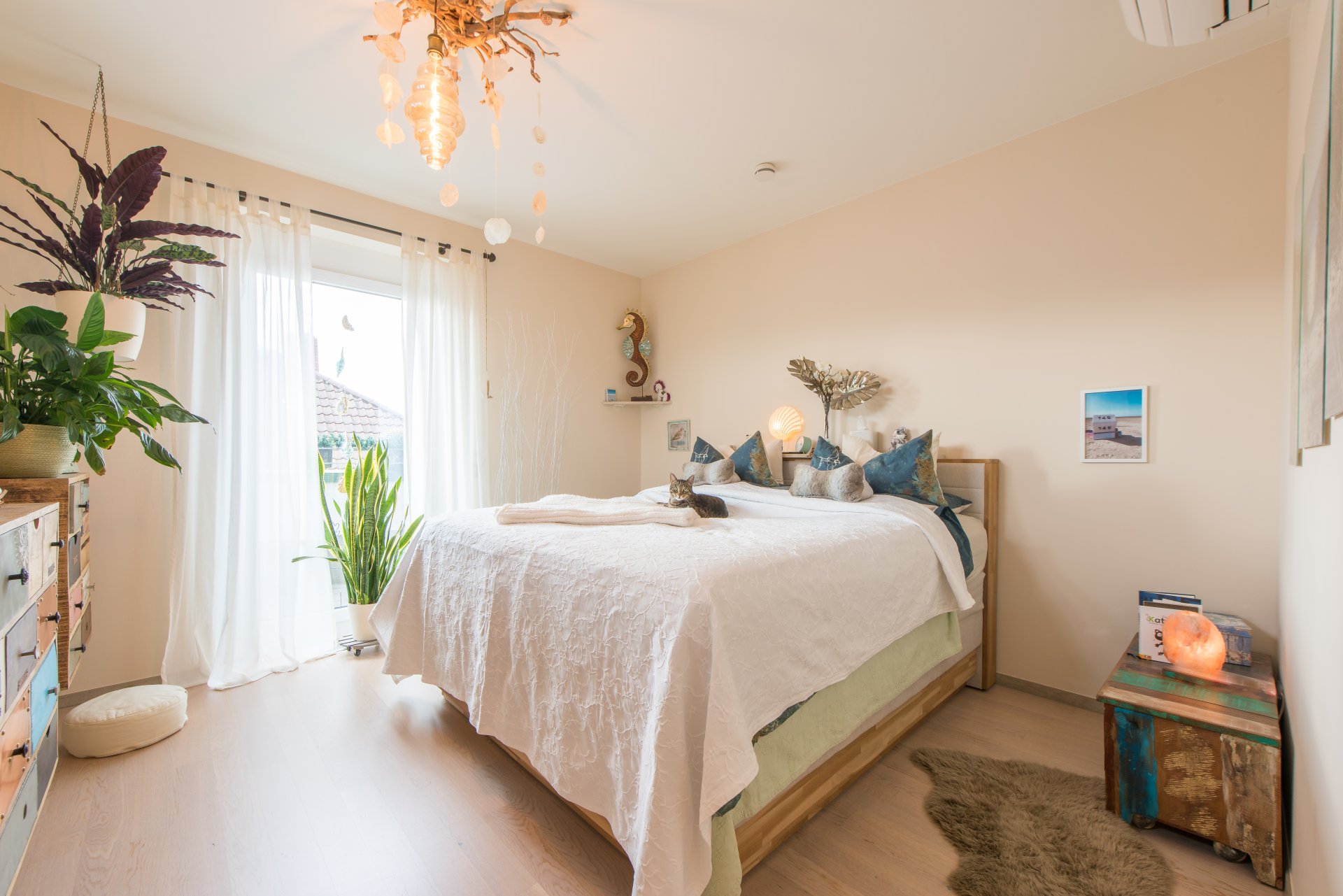 Direkter Ausgang vom Hauptschlafzimmer zur Außenterasse durch bodentiefer, dreifach verglaster Fenstertür - Oliver Reifferscheid - Immobilienmakler Darmstadt