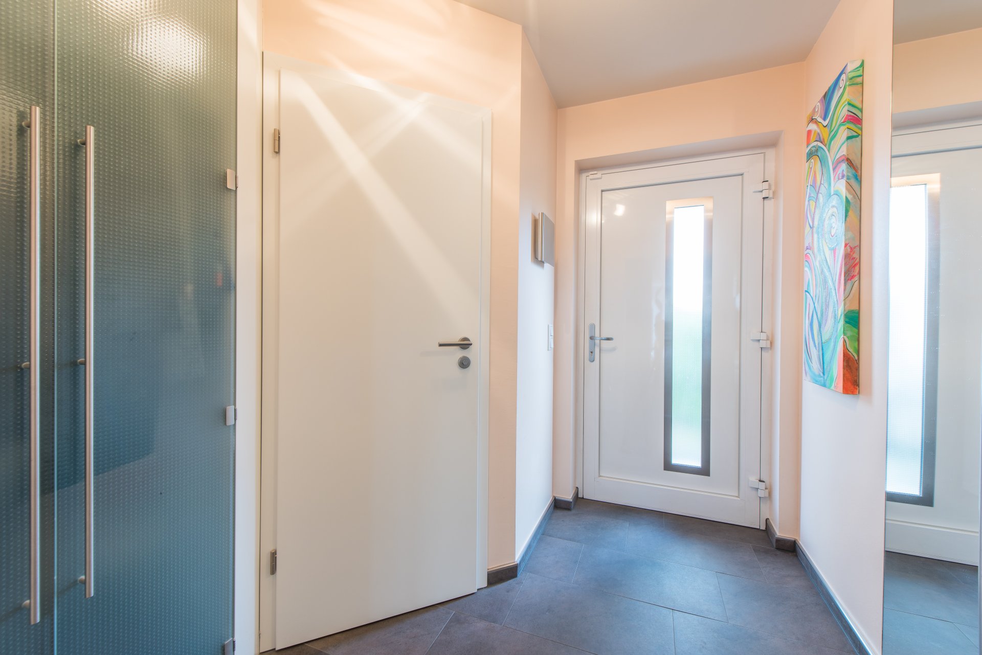 Eingangbereich mit Gäste-WC und Garderobe - Oliver Reifferscheid - Immobilienmakler Darmstadt