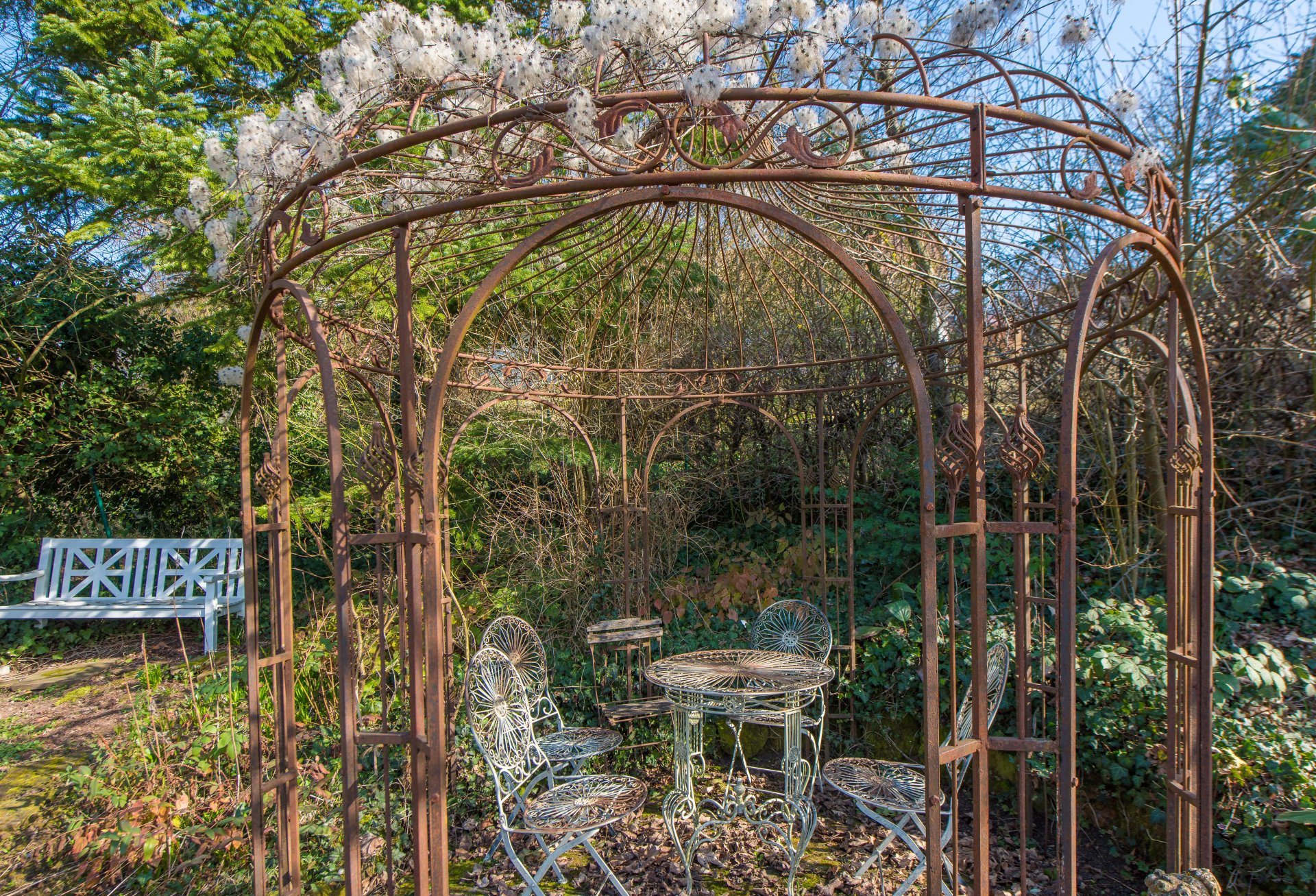 Pavillon im Garten, wunderbar für ein Tete a Tete - Oliver Reifferscheid - Immobilienmakler Darmstadt