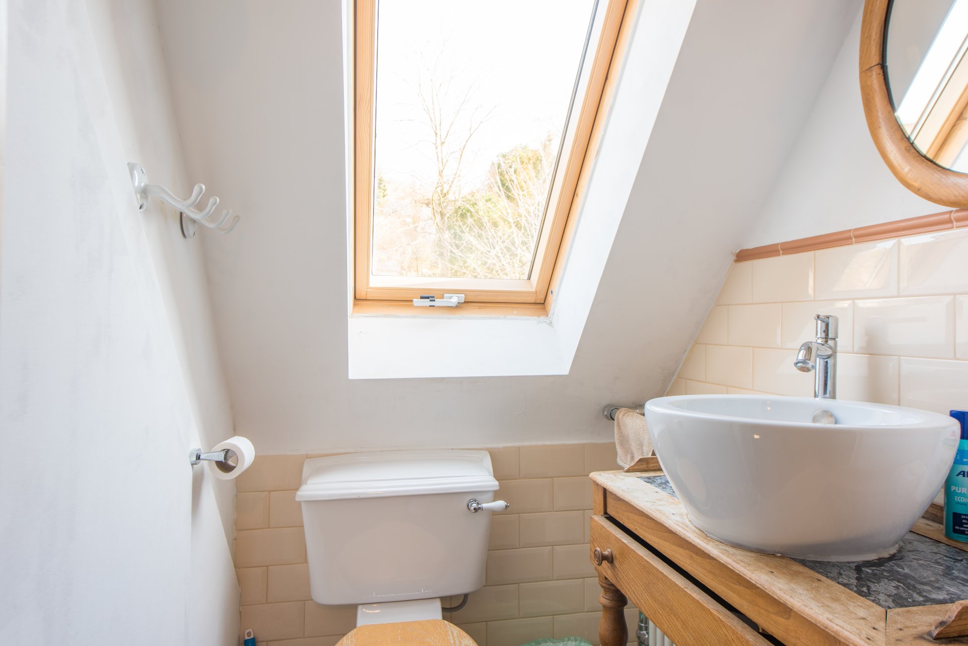 Modernes Gäste WC in DG - Oliver Reifferscheid - Immobilienmakler Darmstadt