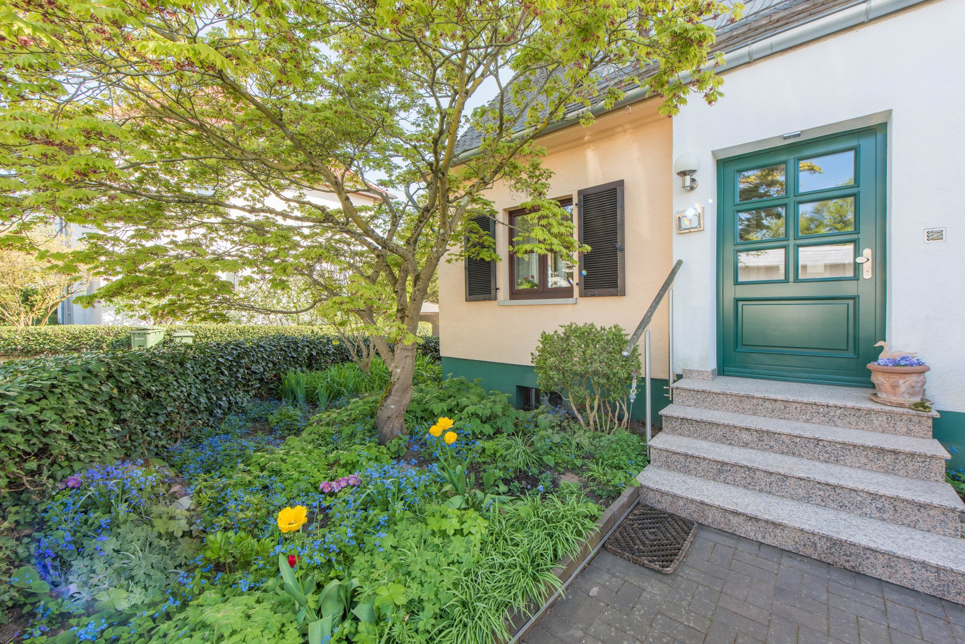 Jugenheim - Vintage Villachen mit riesiger PKW-Garage, Autogrube, großer Südterrasse und großem Garten