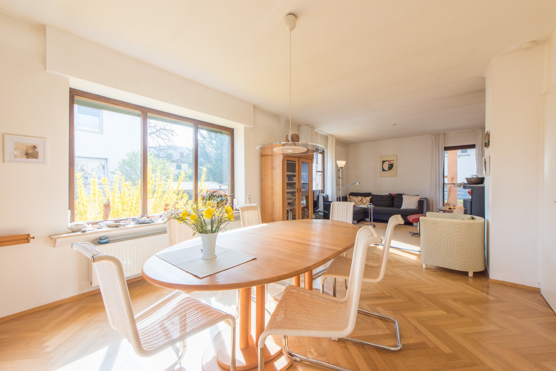 Große Fenster mit neuem Glas - Oliver Reifferscheid - Immobilienmakler Darmstadt
