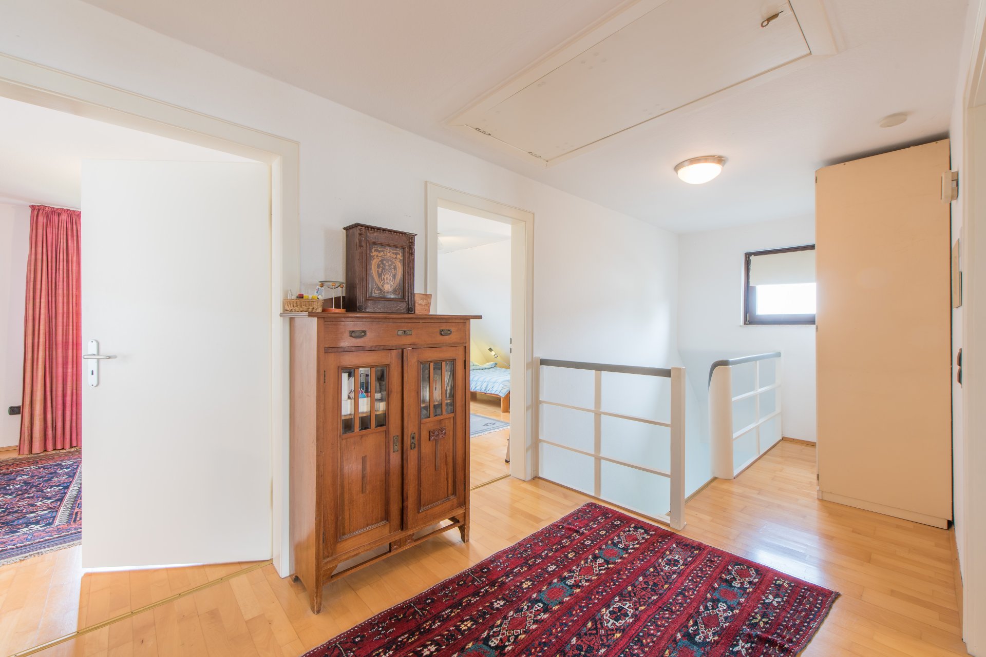 Flur im DG mit Parkett - Oliver Reifferscheid - Immobilienmakler Darmstadt