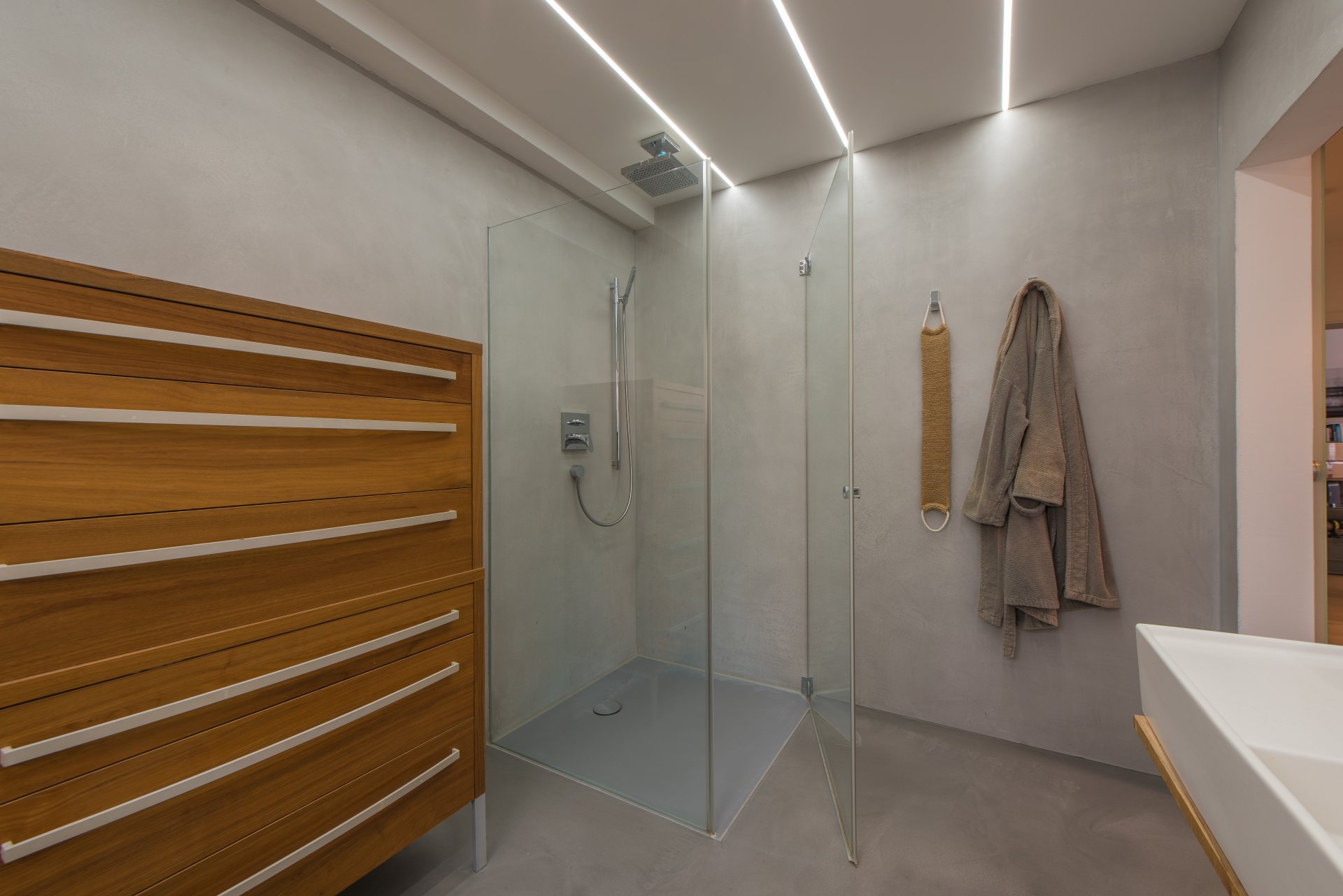 Viel Platz in der großen Dusche - Oliver Reifferscheid - Immobilienmakler Darmstadt
