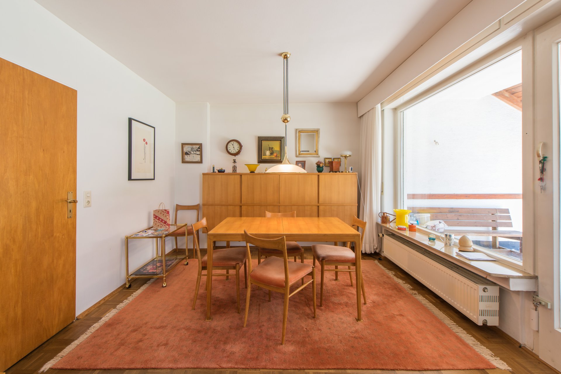 Essbereich mit bodentiefer Fenstertür zur überdachten Südterrasse - Oliver Reifferscheid - Immobilienmakler Darmstadt