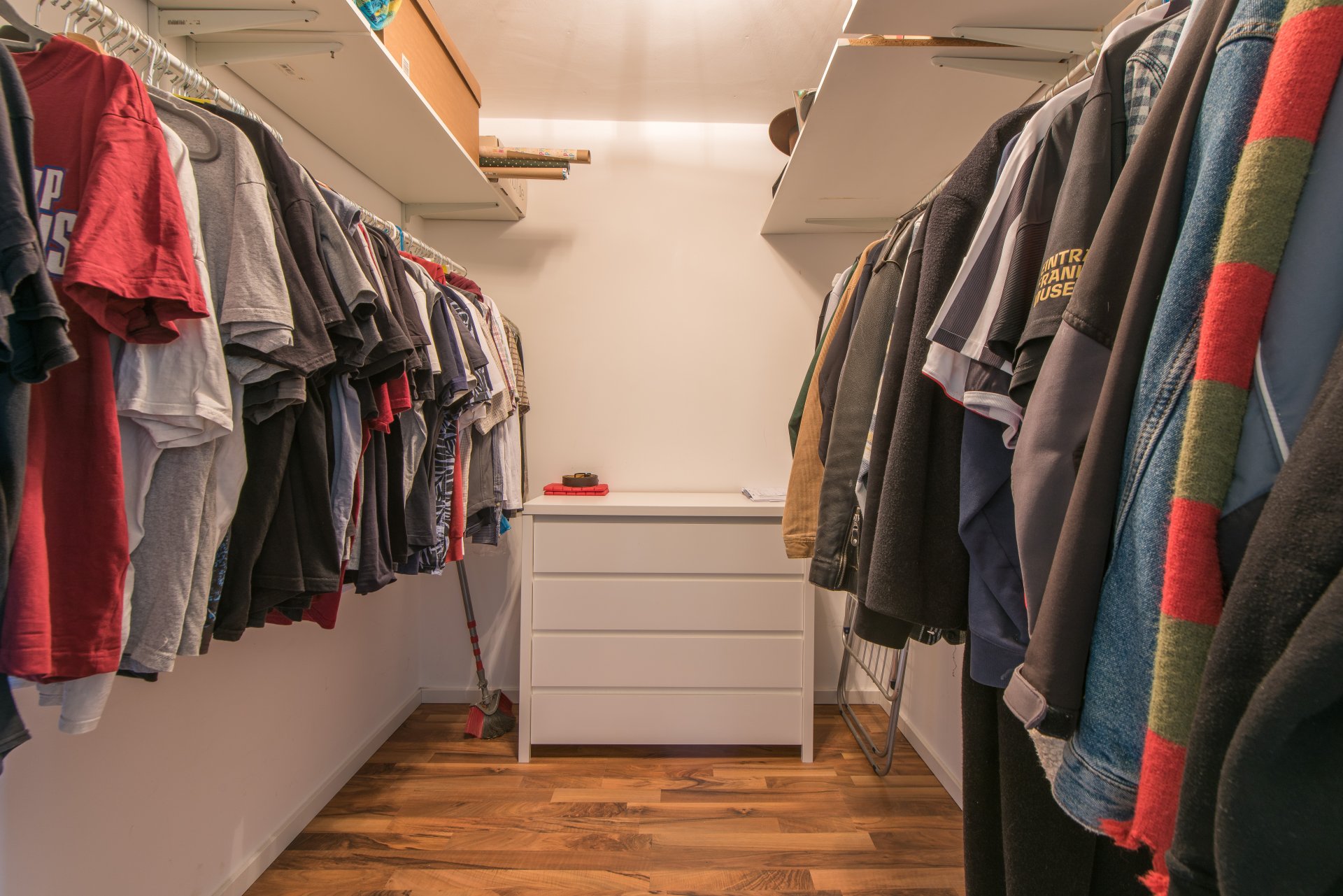 Begehbarer Kleiderschrank - Oliver Reifferscheid - Immobilienmakler Darmstadt