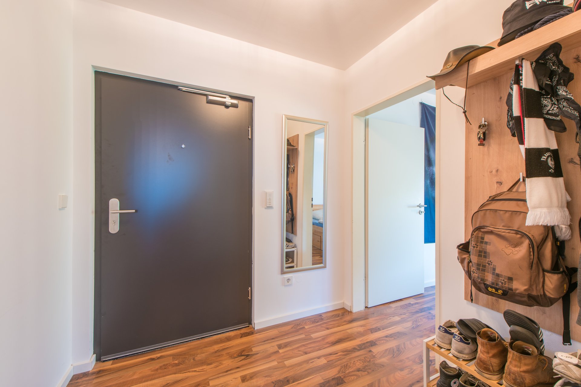 Eingangsbereich mit Garderobe - Oliver Reifferscheid - Immobilienmakler Darmstadt