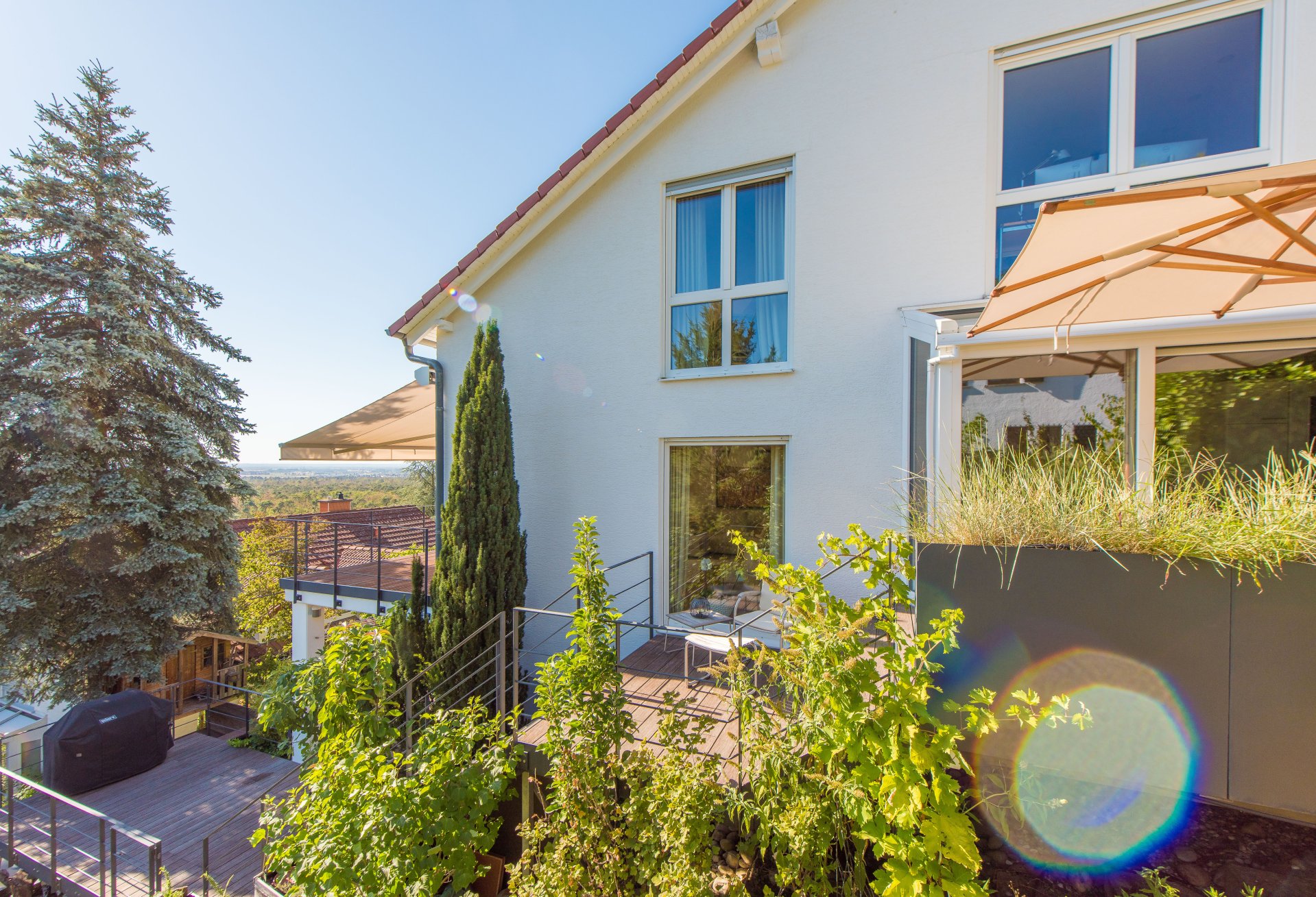 U L T R A G E P F L E G T E ca. 181 m² große Doppelhaushälfte mit Panoramablick - Oliver Reifferscheid - Immobilienmakler Darmstadt