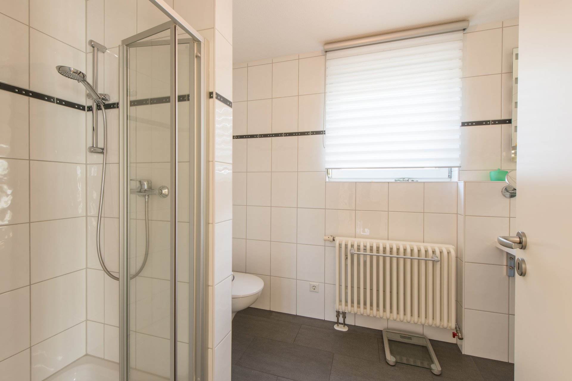 Elternbad mit Dusche - Oliver Reifferscheid - Immobilienmakler Darmstadt
