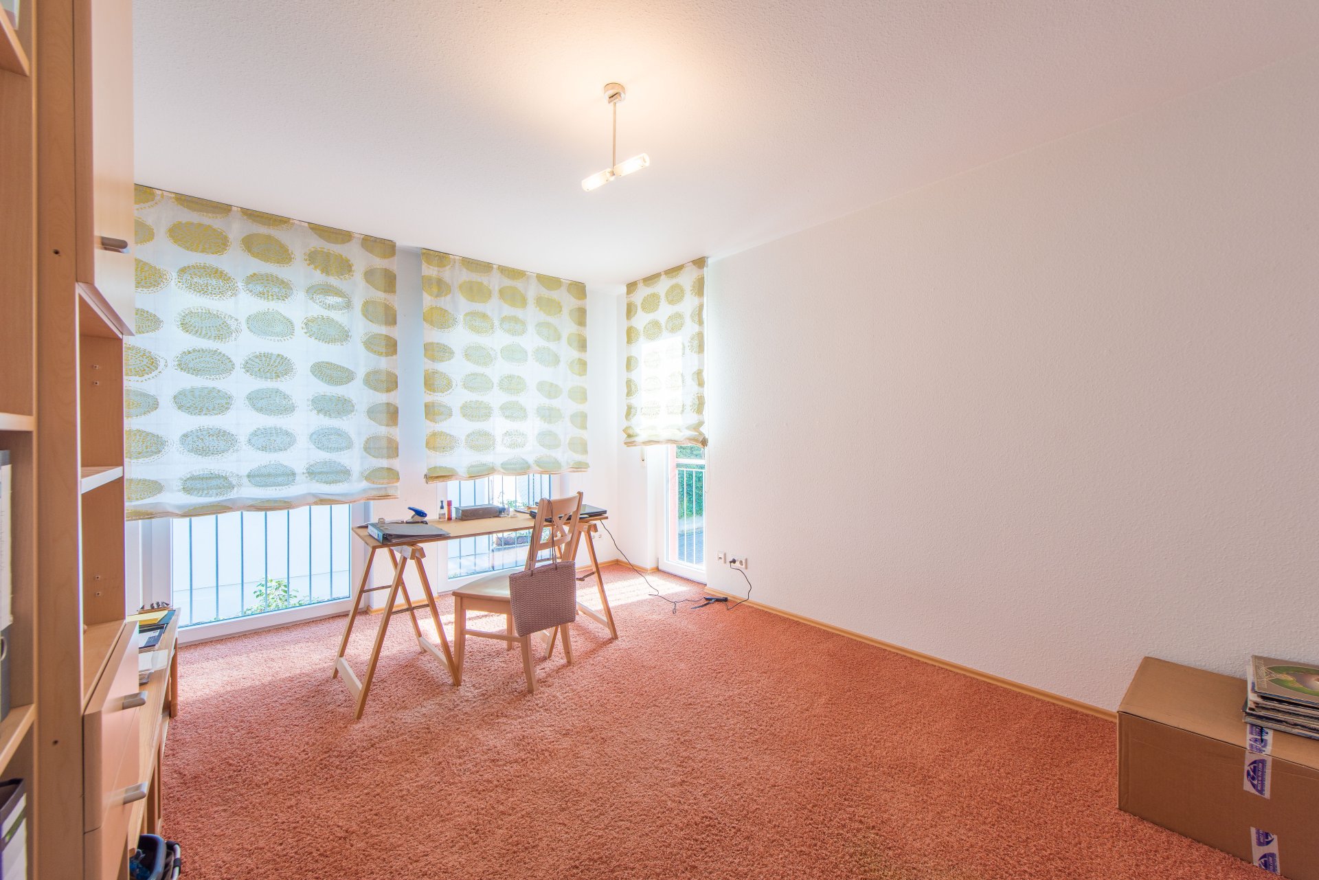 Kinderzimmer mit 3x bodentiefen Fenstertüren und Pariser Balkonen - Oliver Reifferscheid - Immobilienmakler Darmstadt
