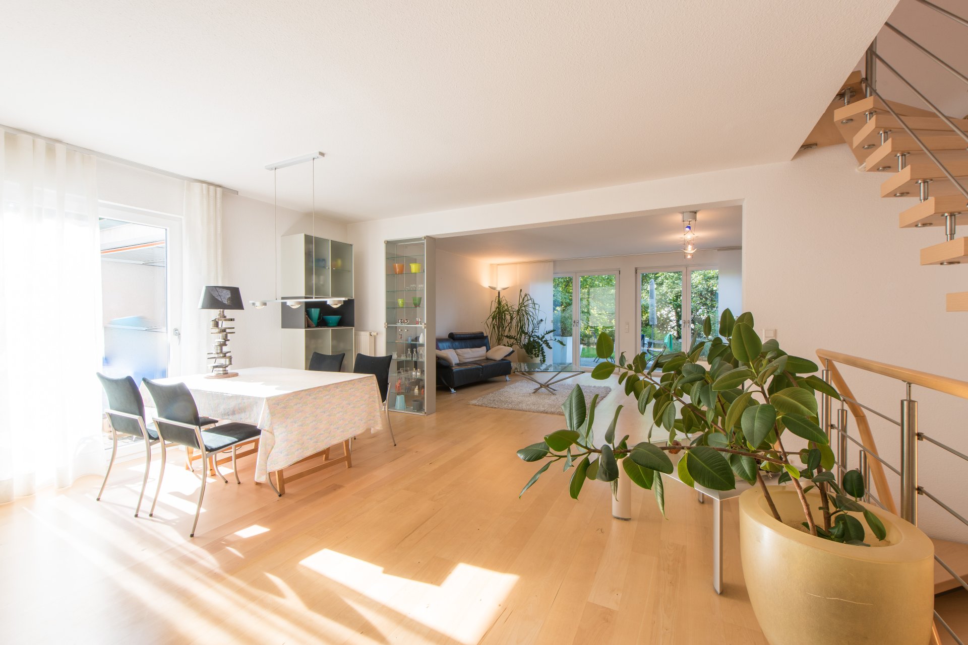 Helle Räume direkt vor der Küche - Oliver Reifferscheid - Immobilienmakler Darmstadt