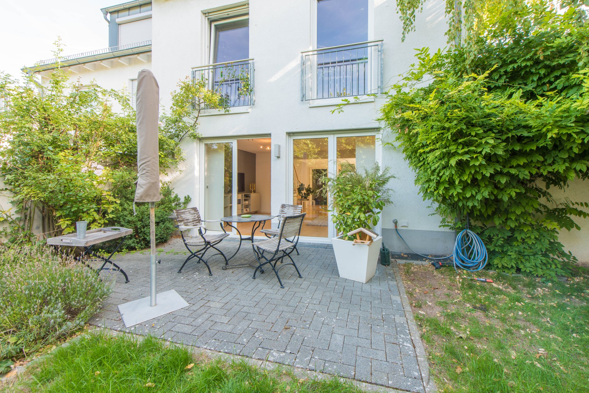 Fast alle Fenster sind bodentief - Oliver Reifferscheid - Immobilienmakler Darmstadt