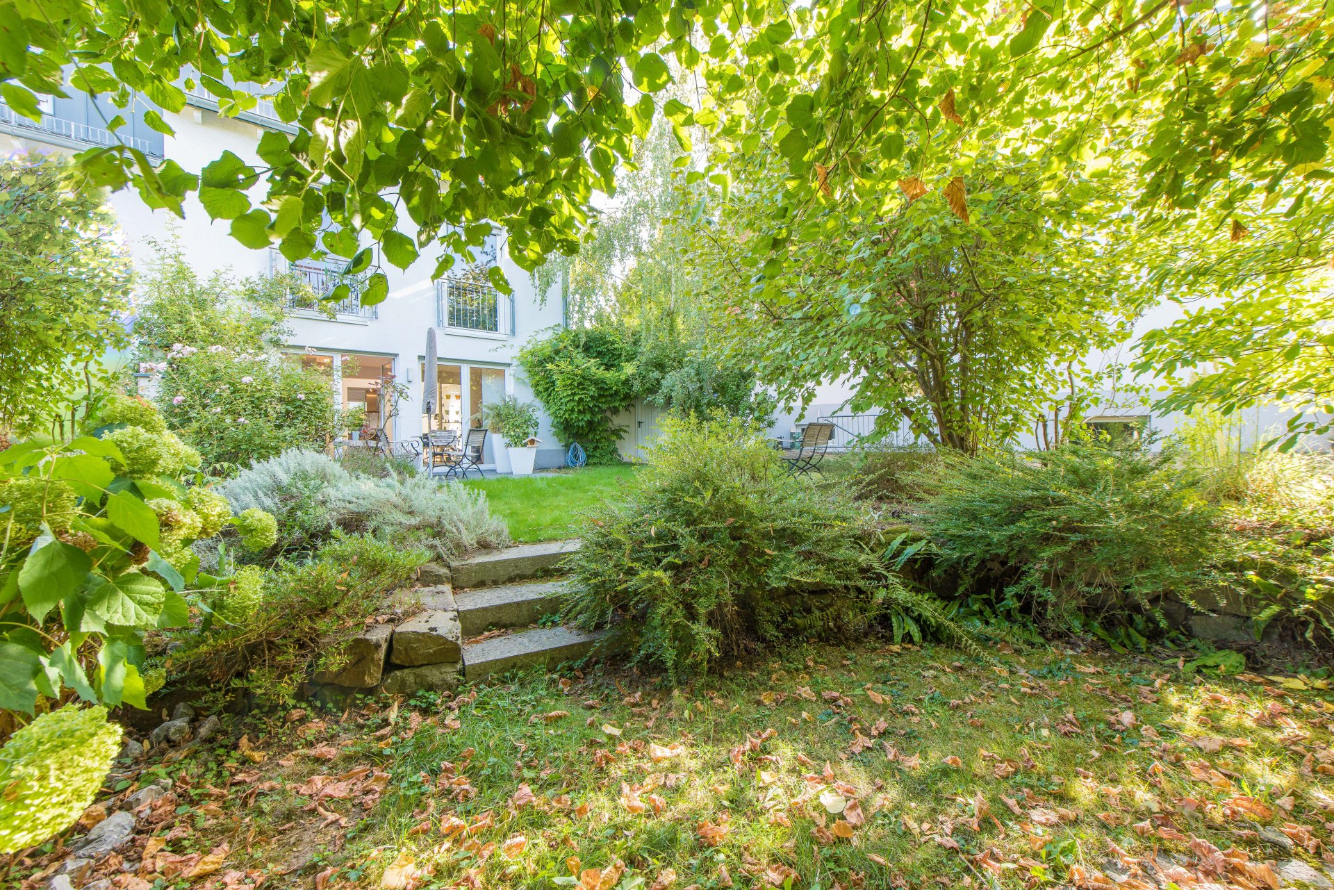 Schattenplätzchen, perfekt für das Sonntagsnachmittagsschläfchen im Garten - Oliver Reifferscheid - Immobilienmakler Darmstadt